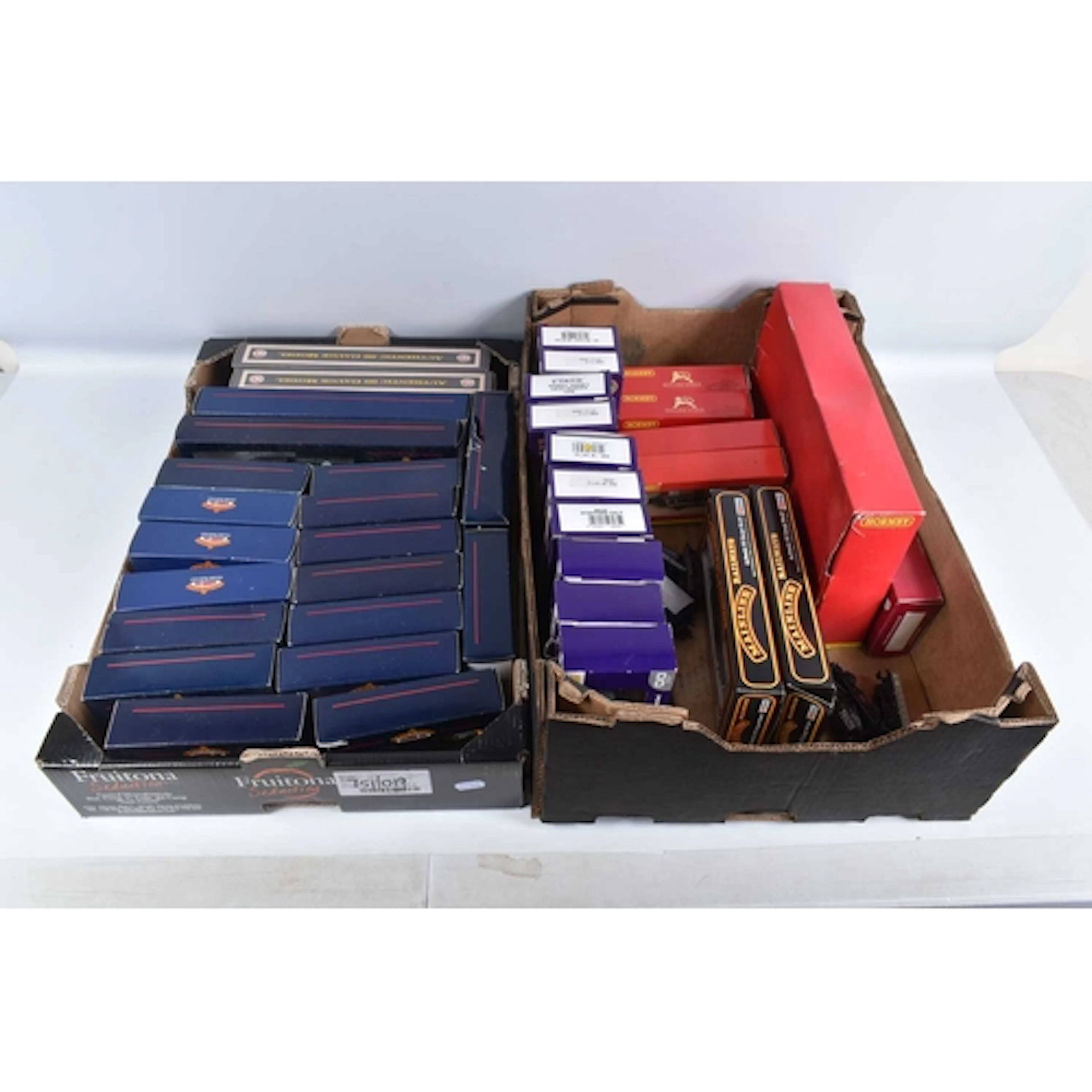 A QUANTITY OF ASSORTED BOXED OO GAUGE ROLLING STOCK, to incl...