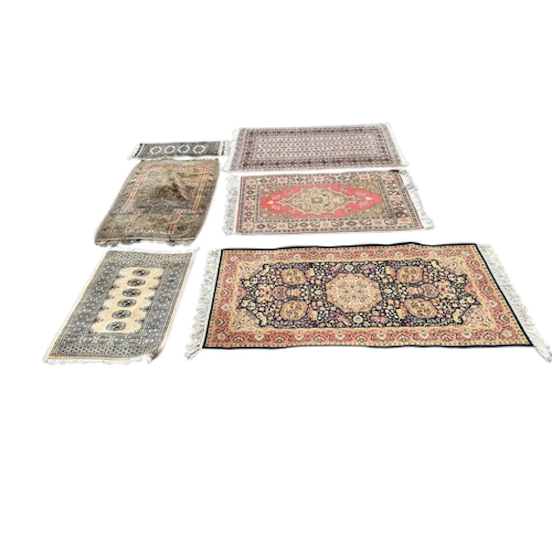 QUANTITY OF SMALL RUGS AND RUNNERS Largest - 191 x 90 cm...