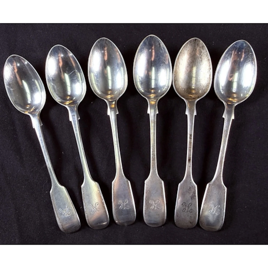A set of six hall marked silver tea spoons 3.8oz