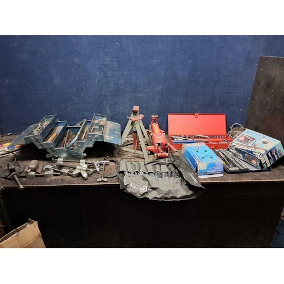 A COLLECTION OF AUTOMOTIVE TOOLS including a Britool socket ...
