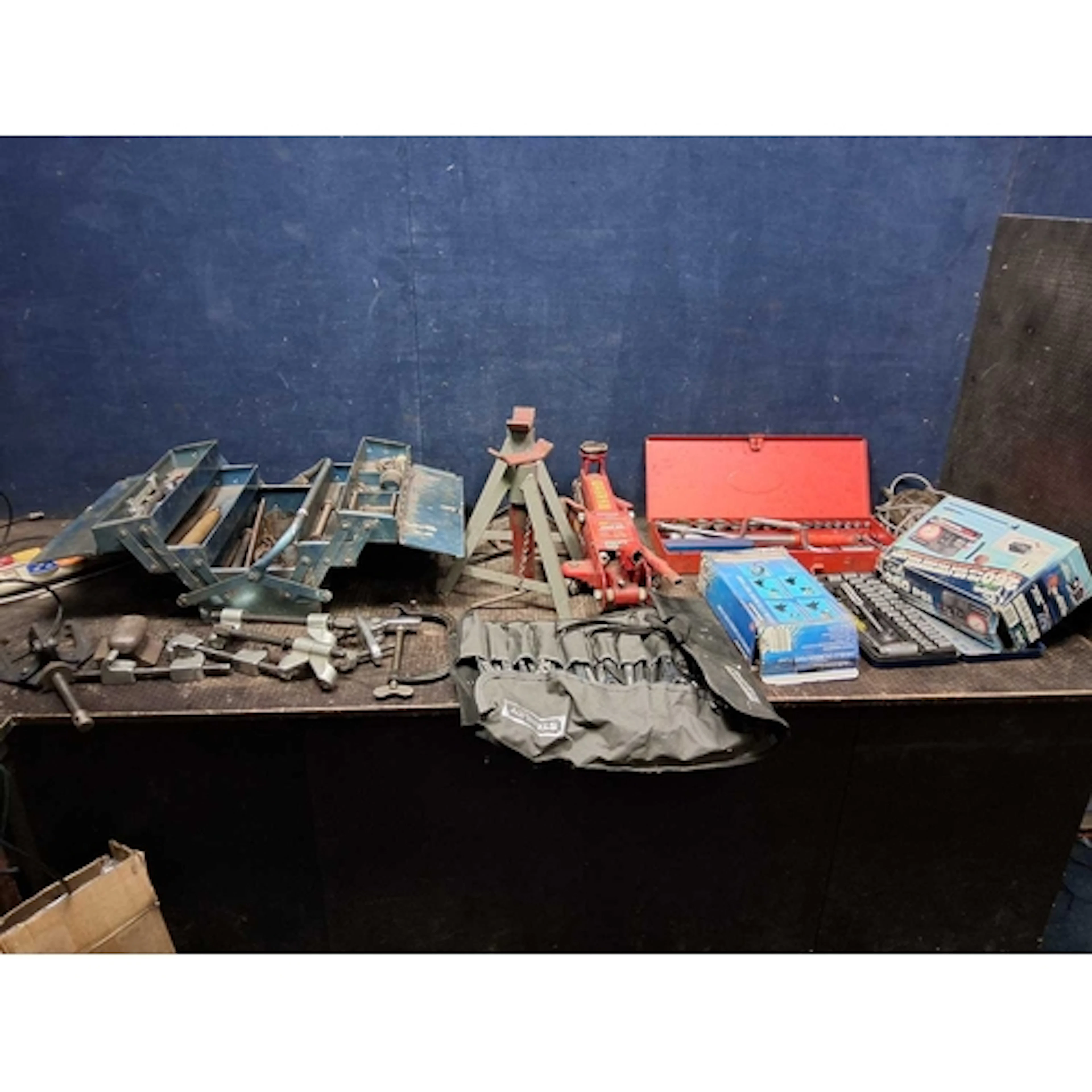 A COLLECTION OF AUTOMOTIVE TOOLS including a Britool socket ...
