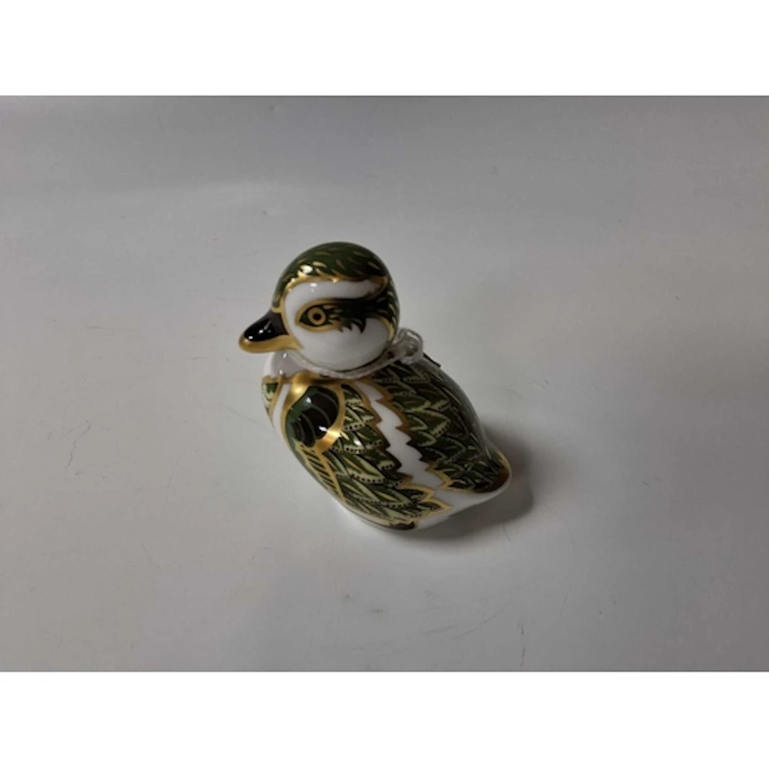 A ROYAL CROWN DERBY 'DERBYSHIRE DUCKLING' PAPERWEIGHT, exper...
