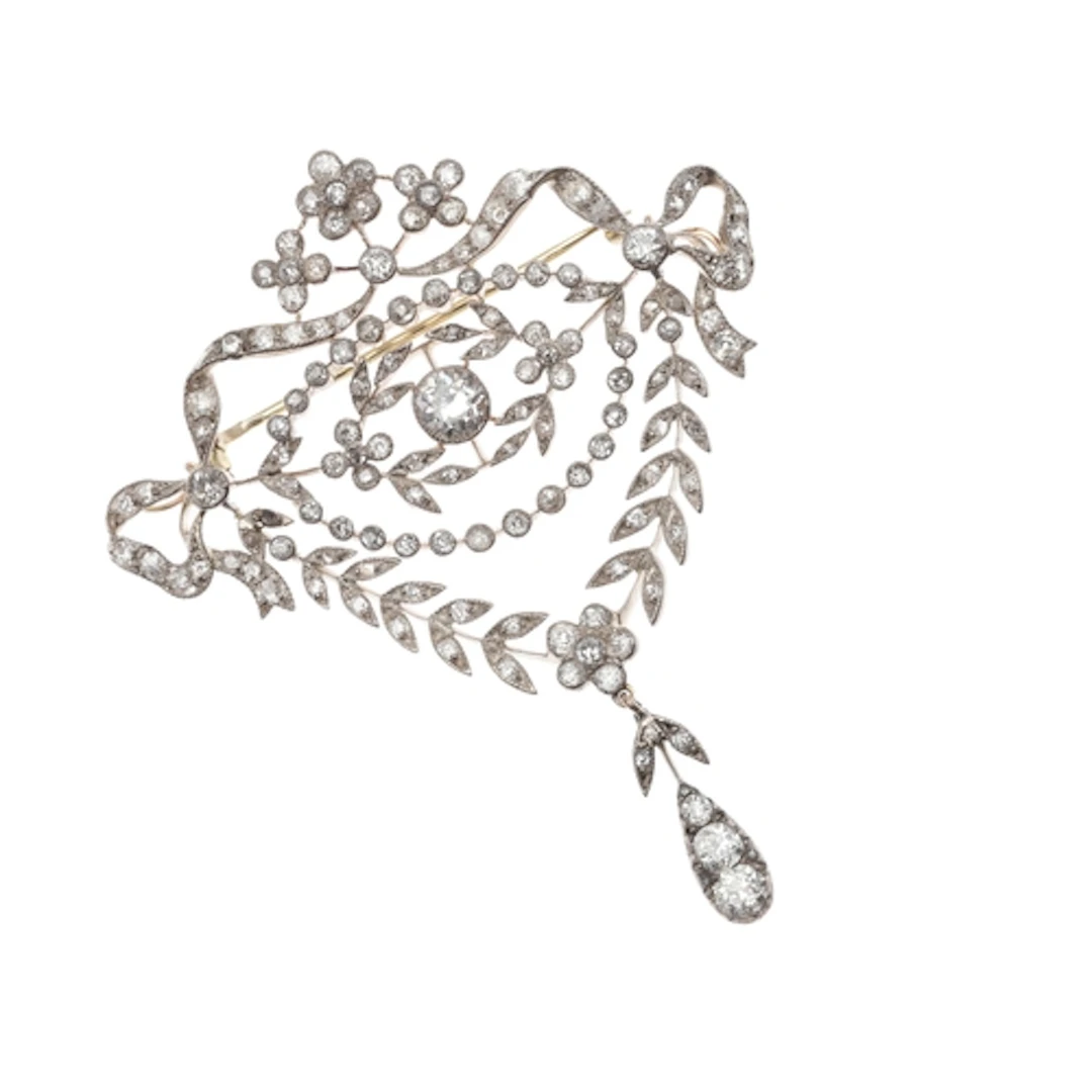 A BELLE EPOQUE DIAMOND BROOCH. the openwork foliate and scro...