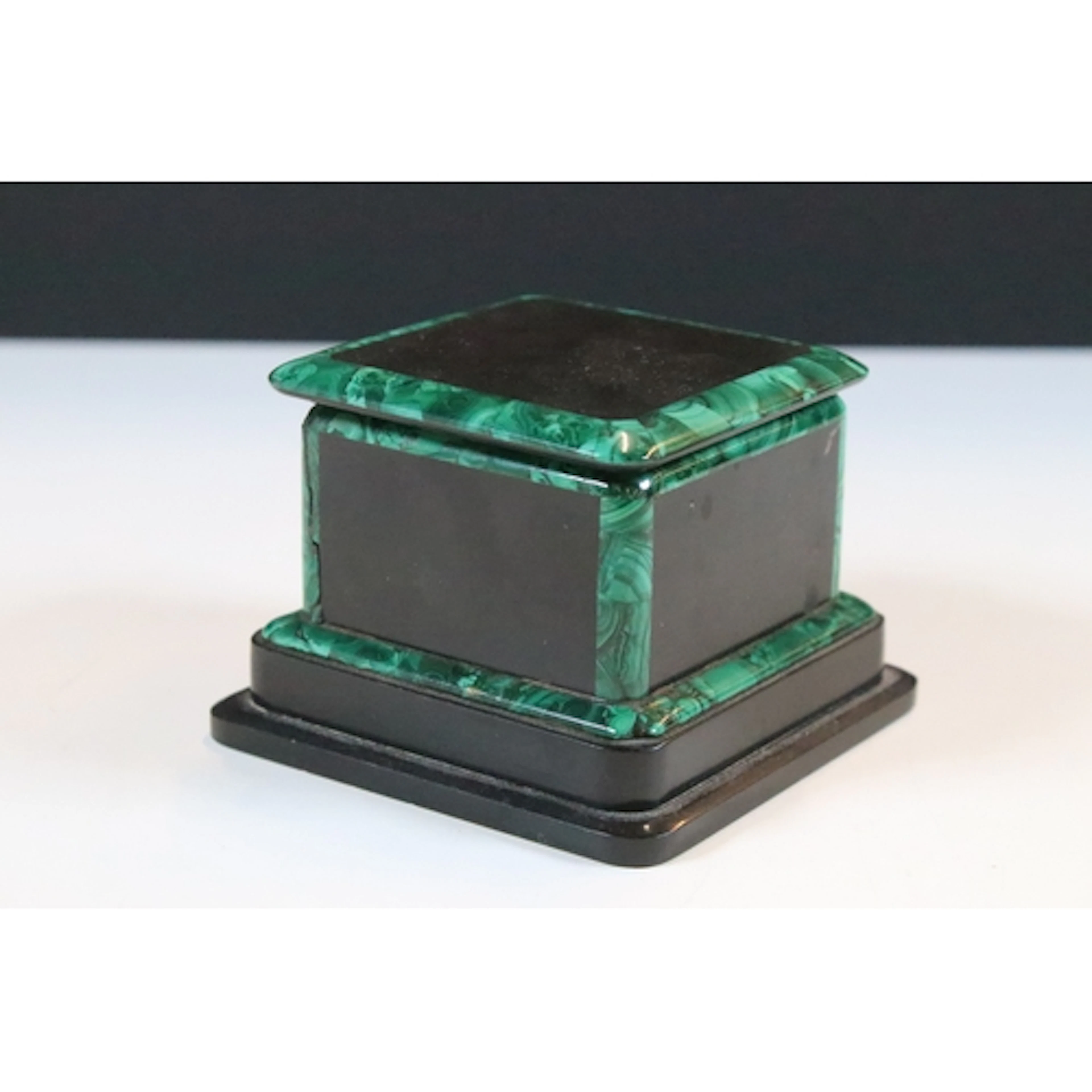 Victorian slate and malachite square inkwell, 9cm wide