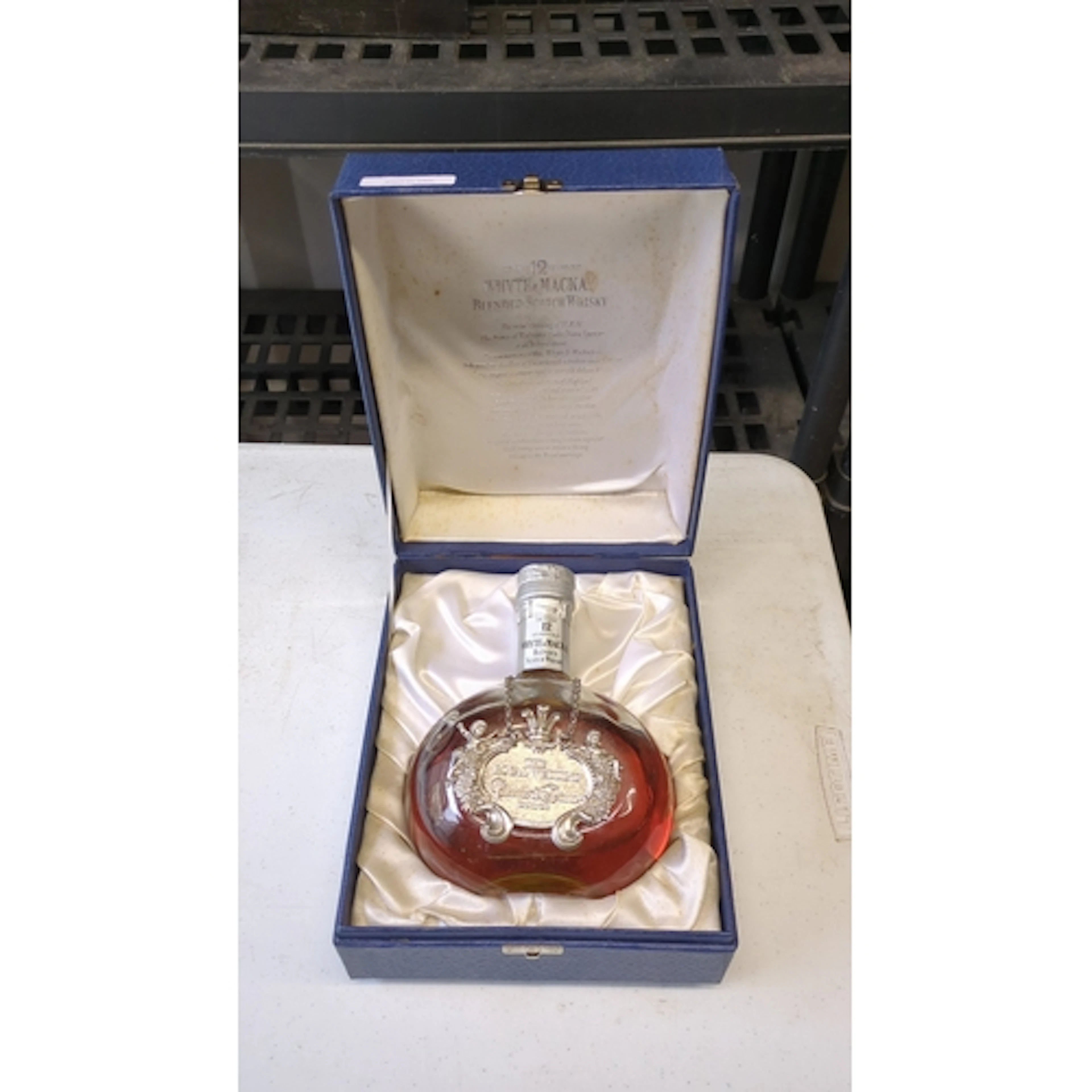 Whyte & Mackay De Luxe 12 Years Old blended Scotch whisk...