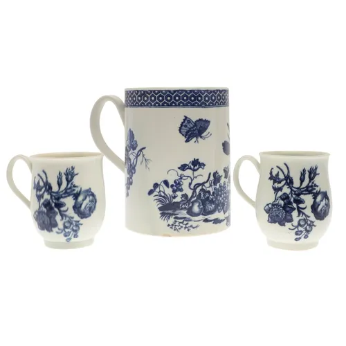 18THC WORCESTER PORCELAIN MUG, & PAIR OF SMALLER BELL SHAPED...