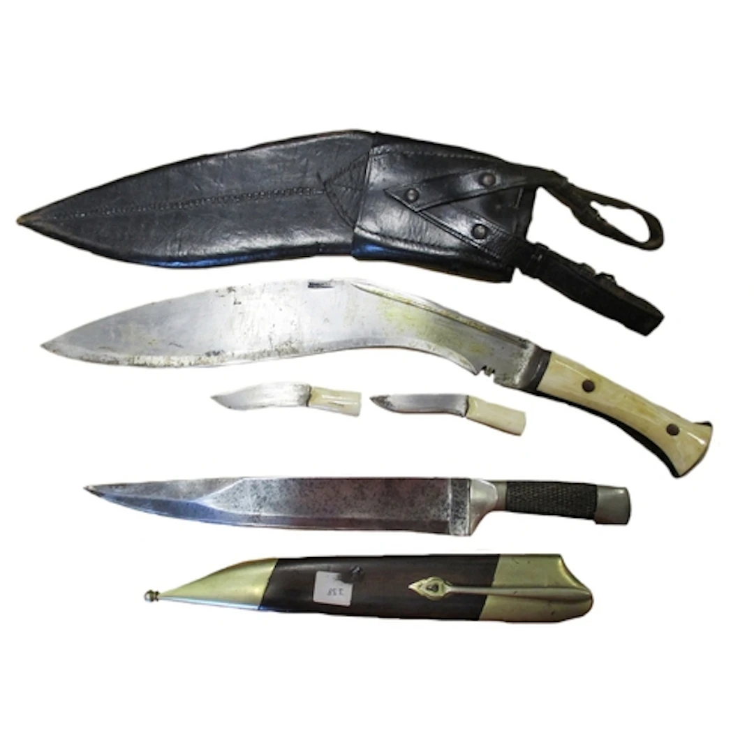 Range with modern kukri 'Tempered Made in India' stamped to ...