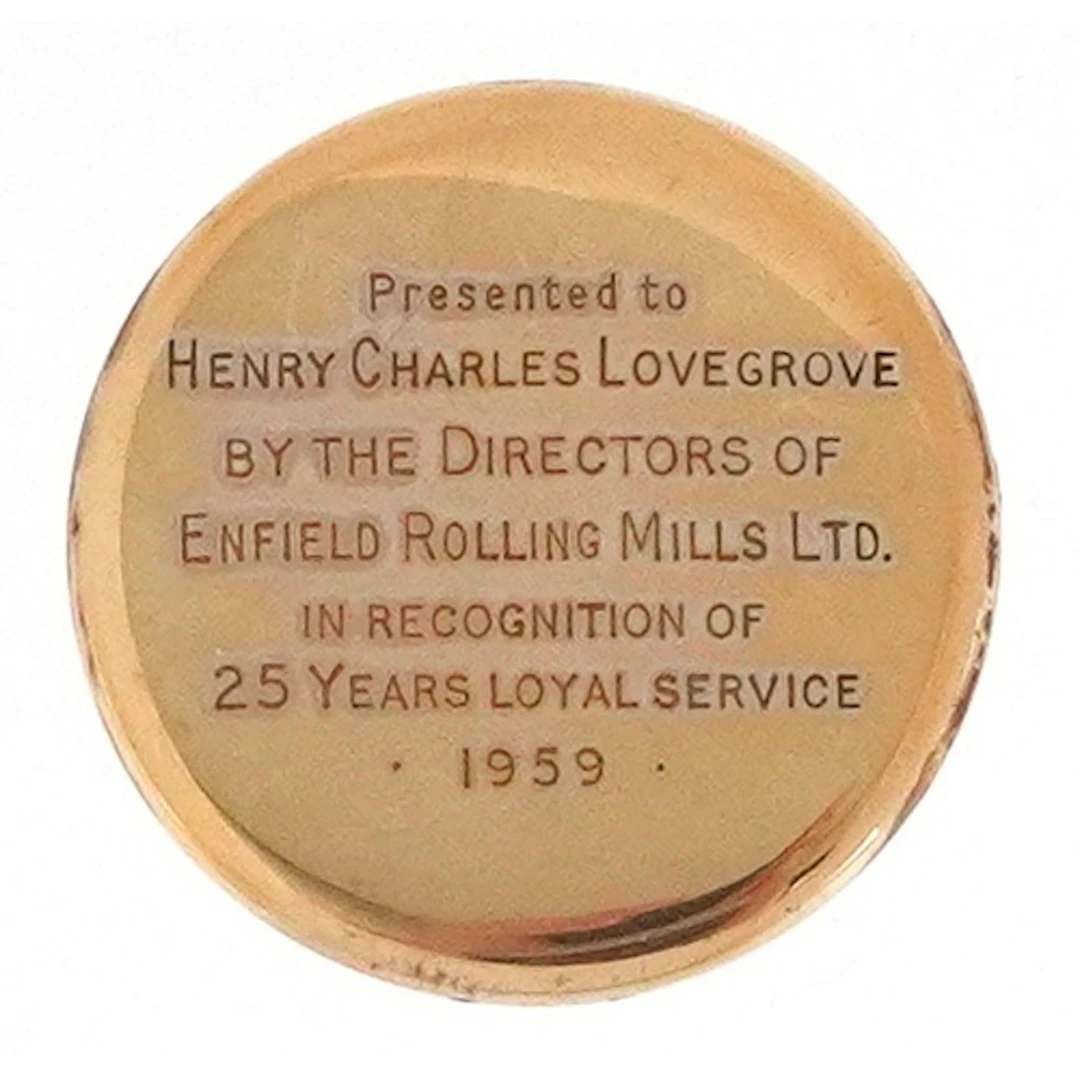Vertex 9ct gold wristwatch case back, 3cm in diameter, 3.6g.