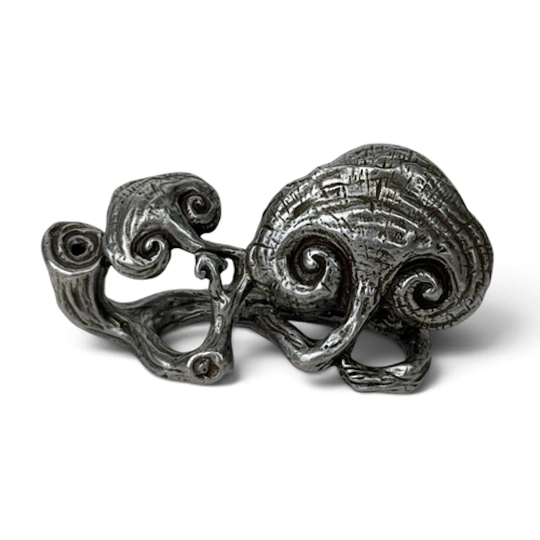 A CHINESE SILVER SCULPTURE OF A FUNGUS Weight: 62.8gms...