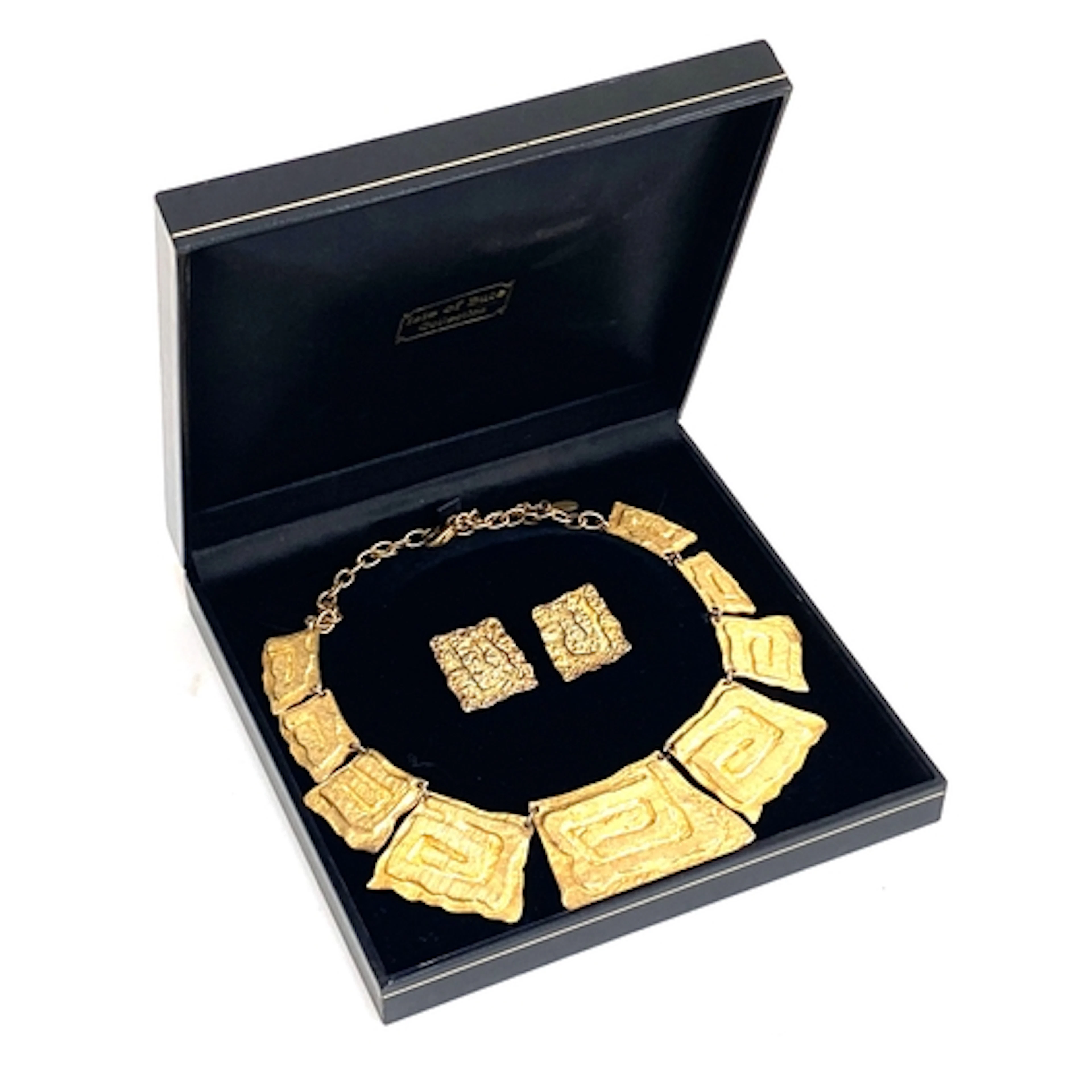 A vintage Gaby's gilt metal collar necklace of Brutalist des...