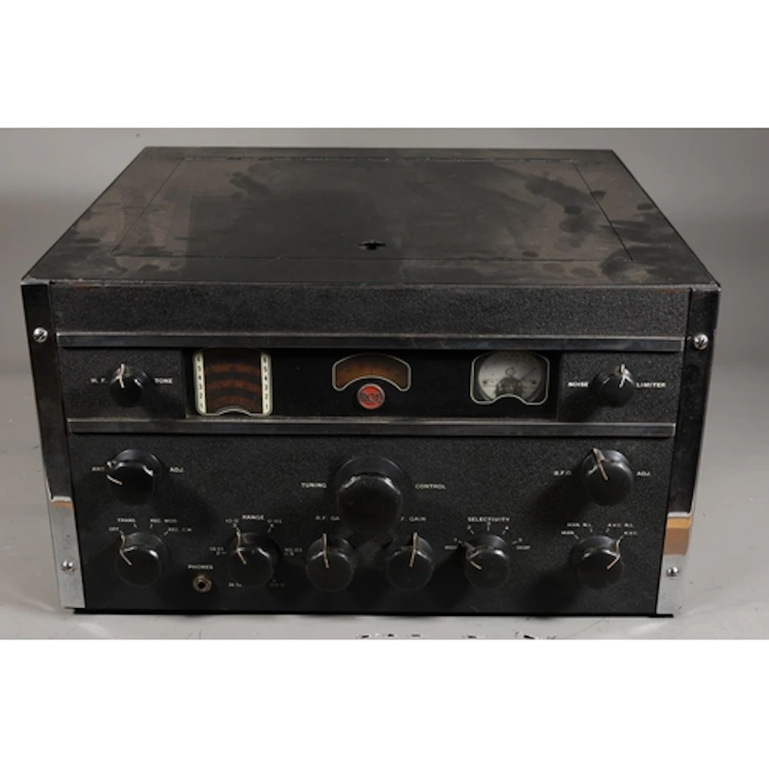 WWII RCA (Radio Corporation of America) AR88D heavy duty val...