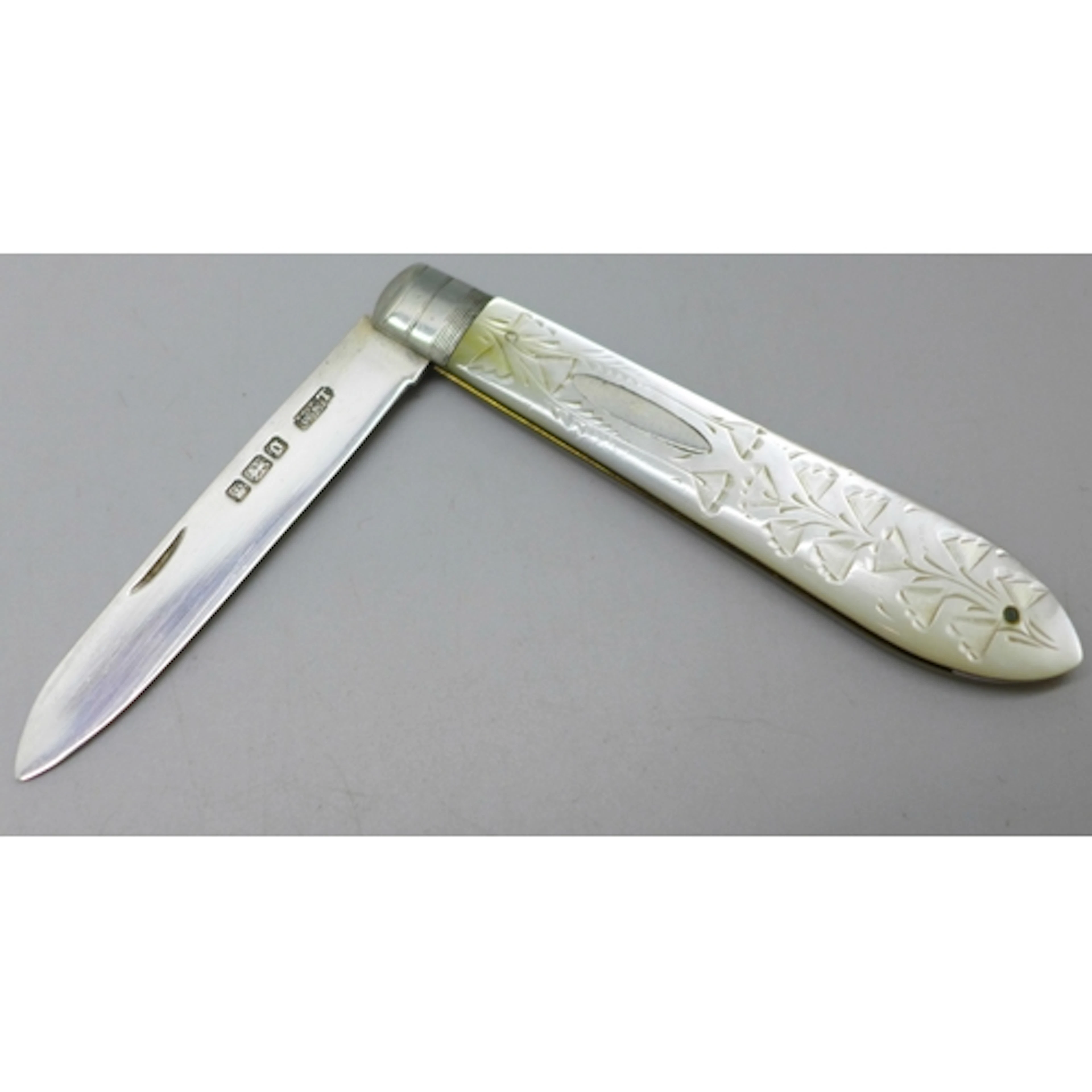 An Edwardian carved mother of pearl fruit knife with a silve...