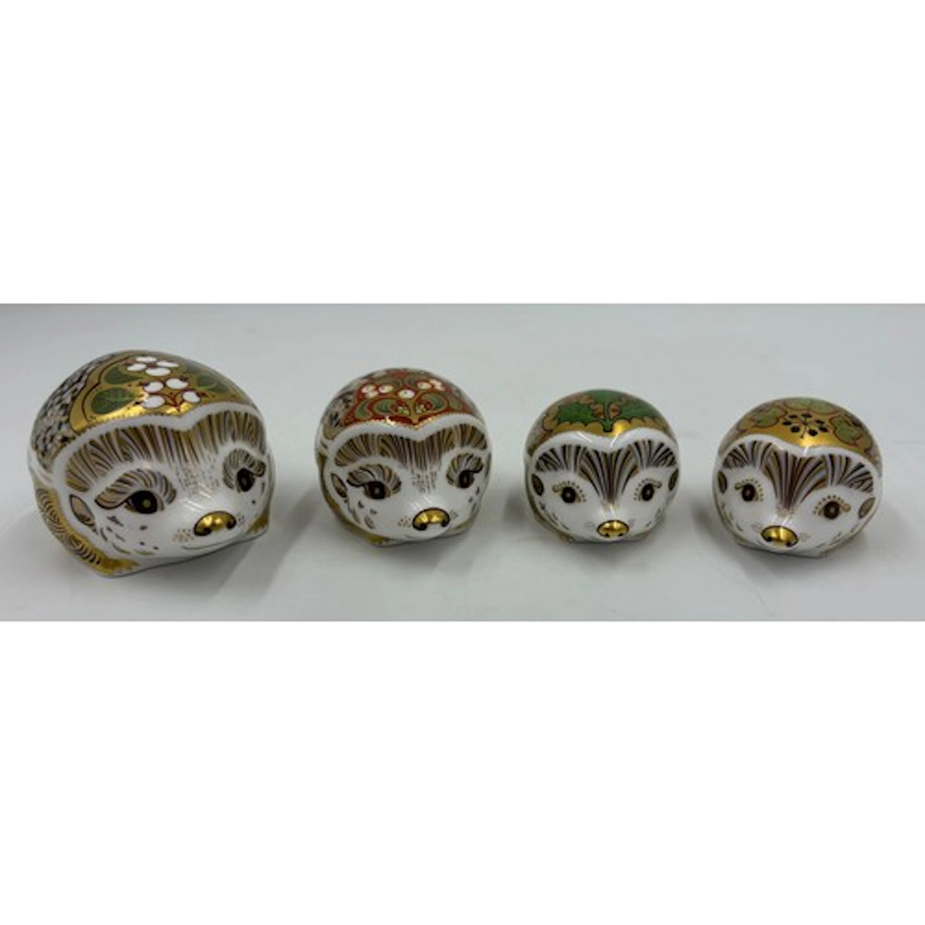 Royal Crown Derby Paperweights: Hedgehog Christmas collectio...