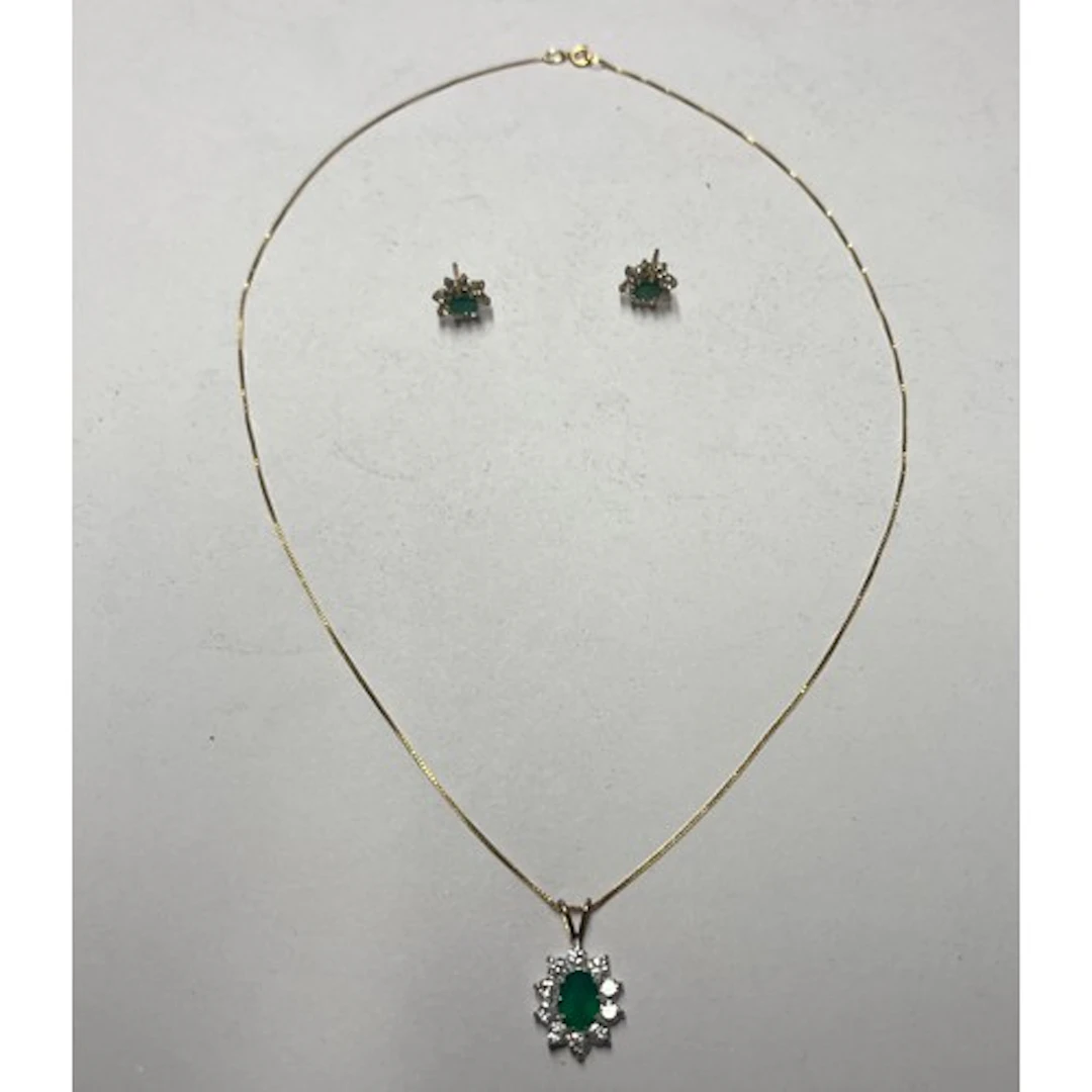 9ct gold pendant chain with matching earrings, gross weight ...