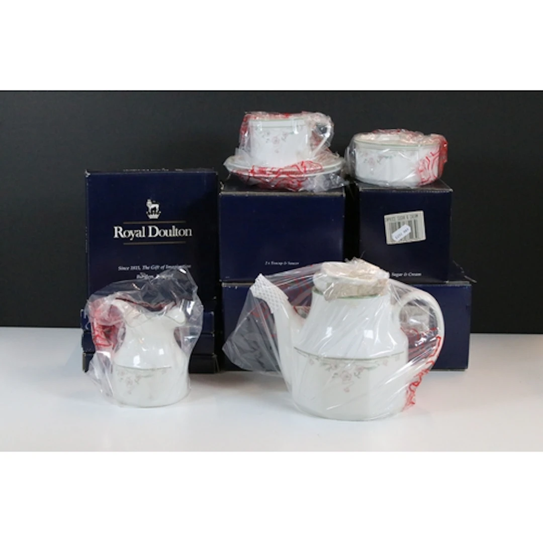 Royal Doulton 'Caprice' pattern tea set, comprise teapot, si...