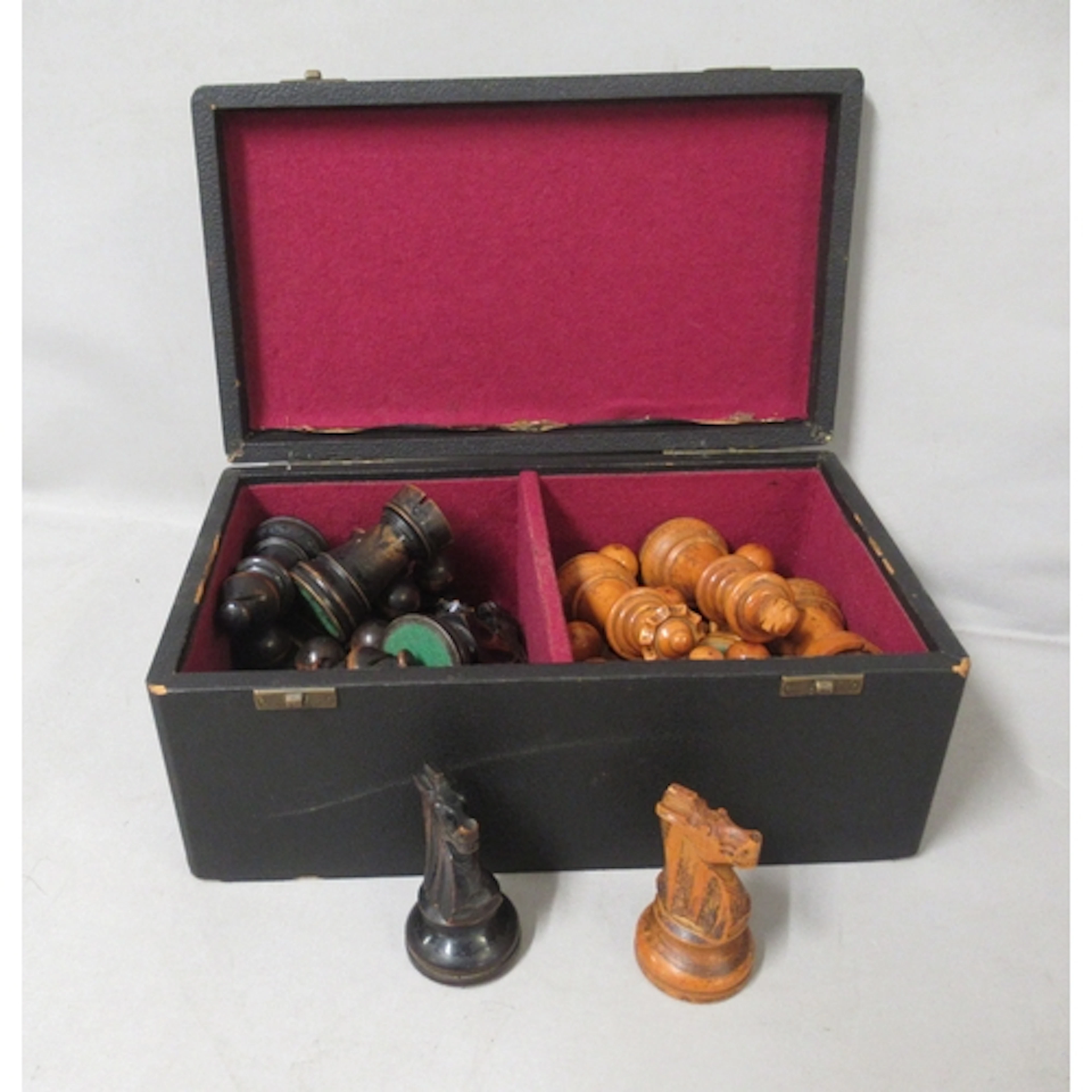 Large Staunton pattern boxwood chess set, the kings 4.5" hig...