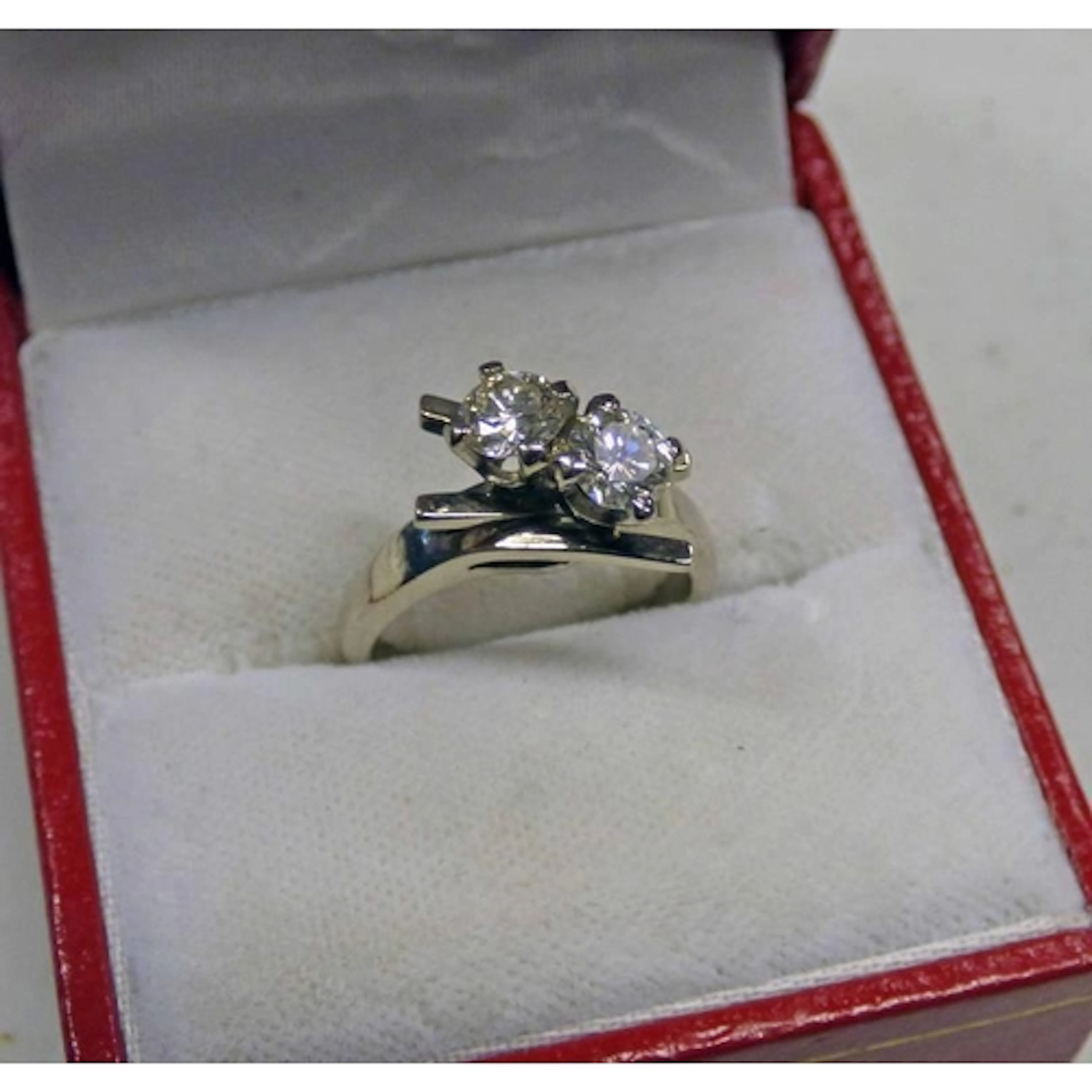 GOLD 2-STONE DIAMOND TWIST RING, THE DIAMONDS APPROX 0.6 CAR...