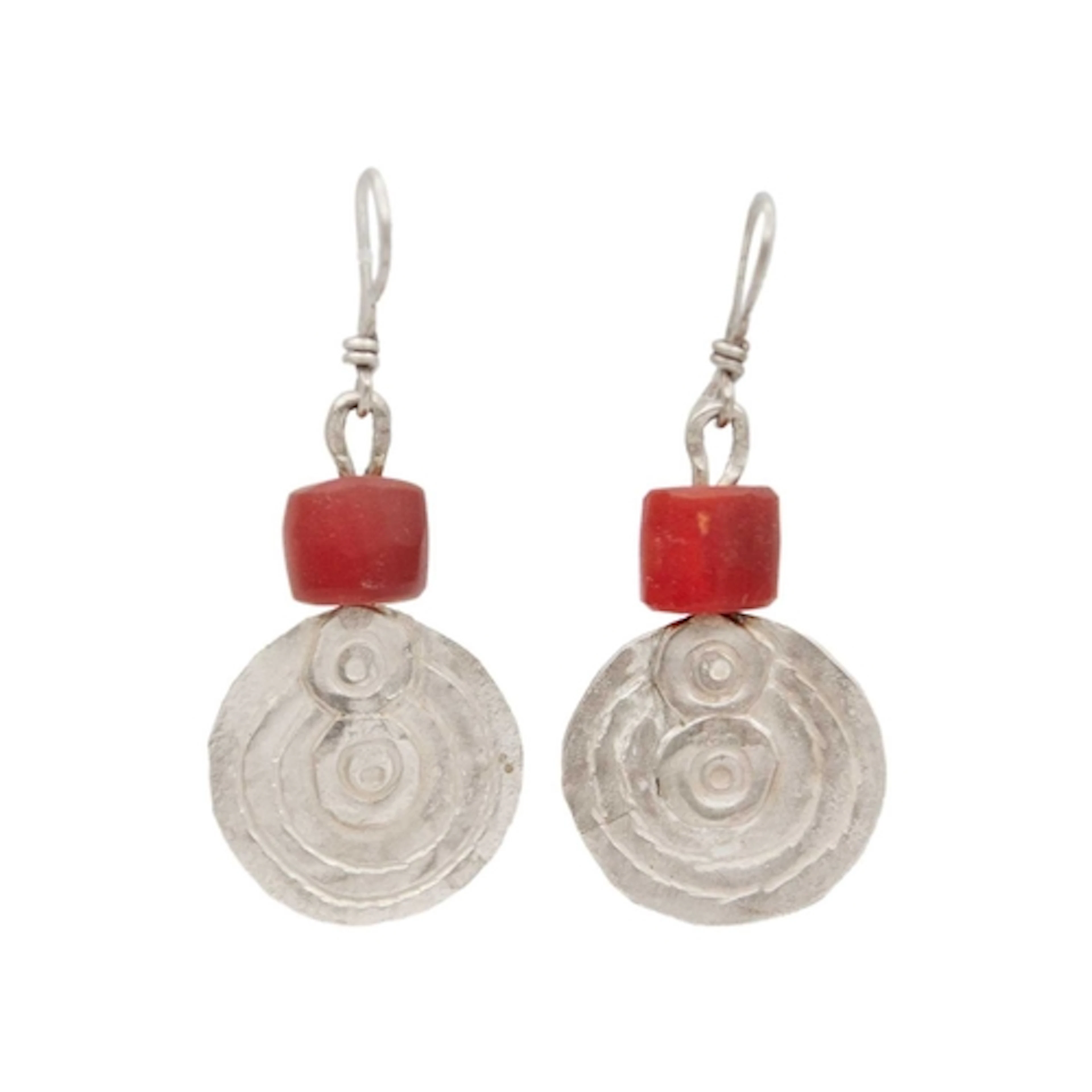 § Guy ROYLE (1954) Silver disc & hand carved carnelian earri...