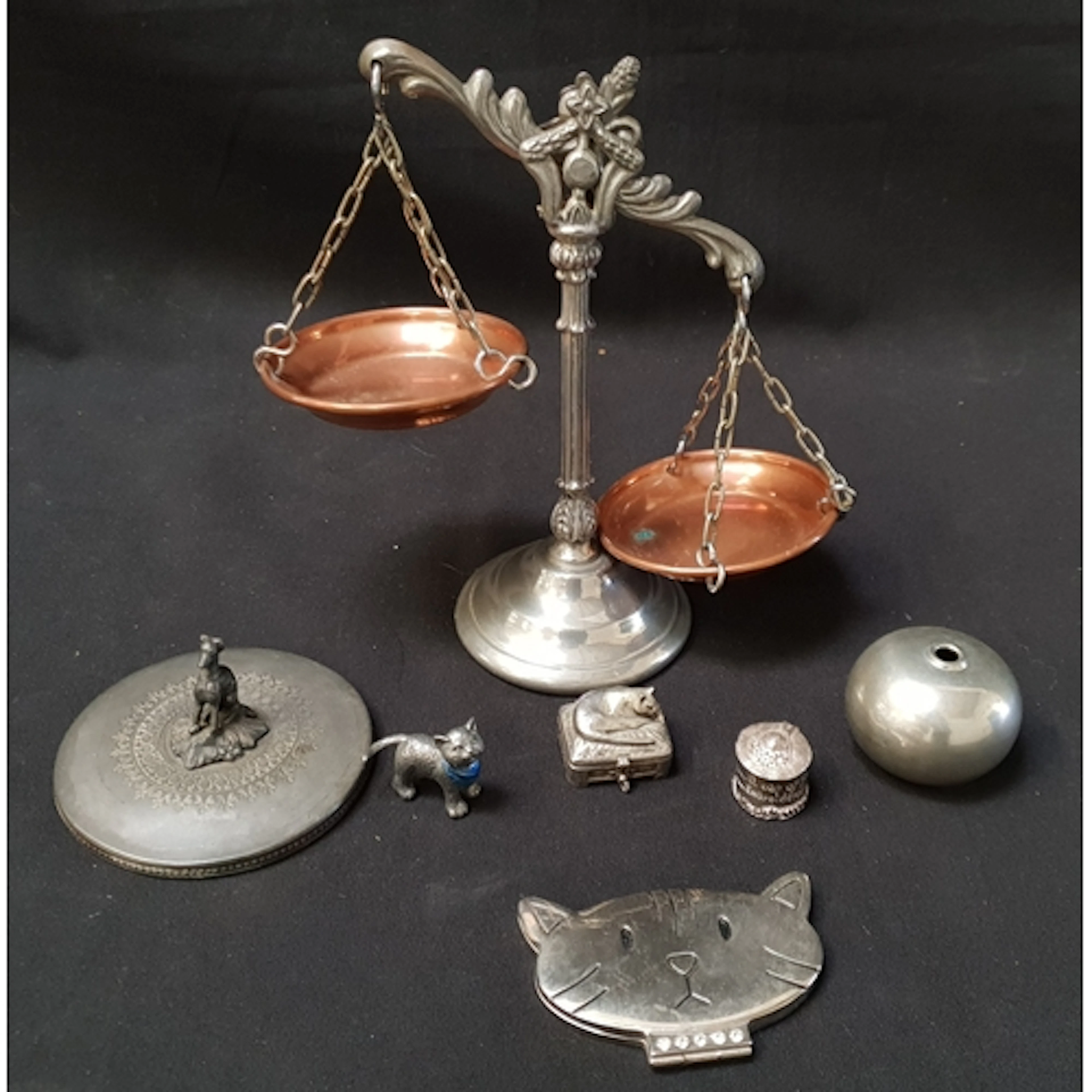 SELECTION OF PEWTER AND METALWARE ITEMS comprising a miniat...
