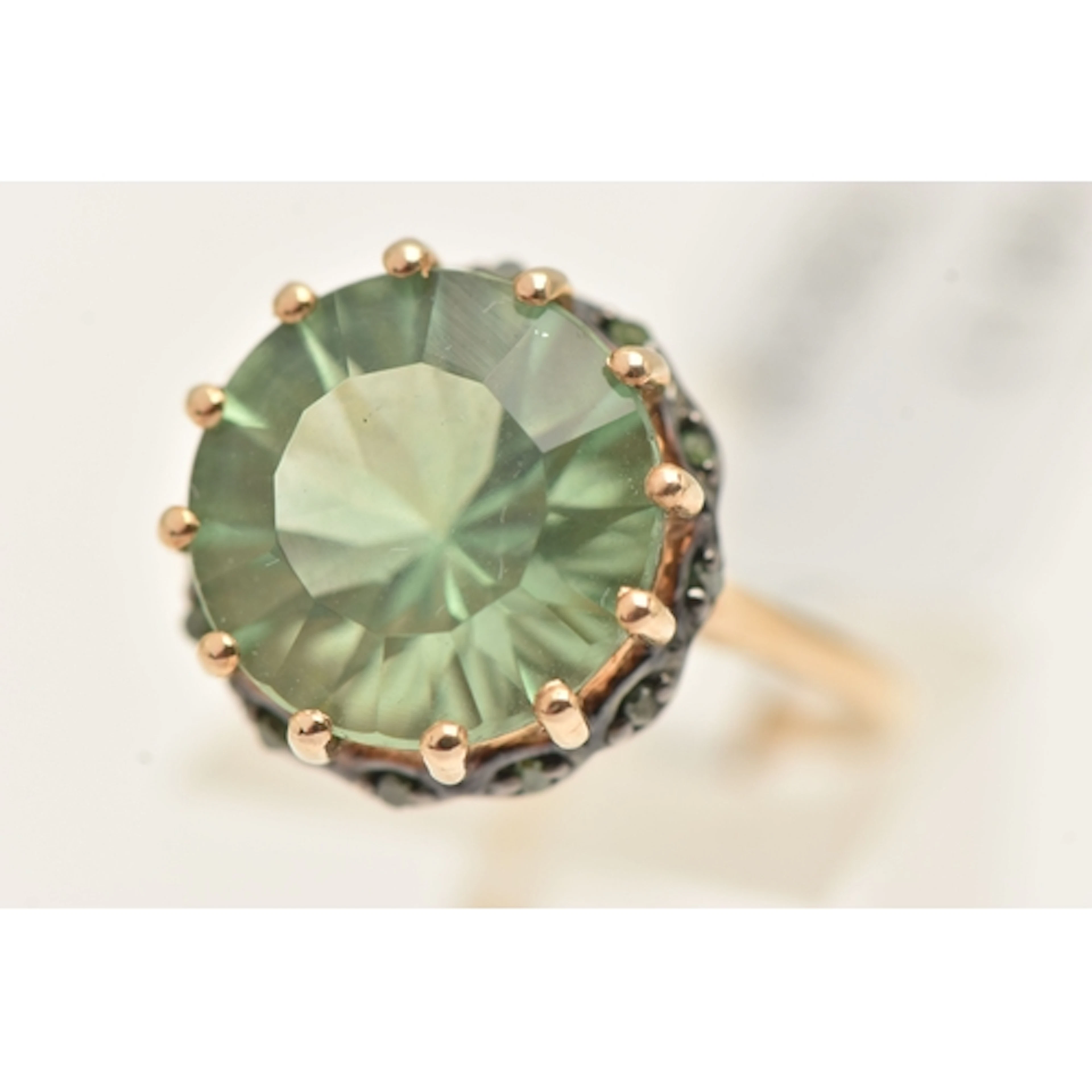 A 9CT YELLOW GOLD GEM SET RING, a large circular cut green f...
