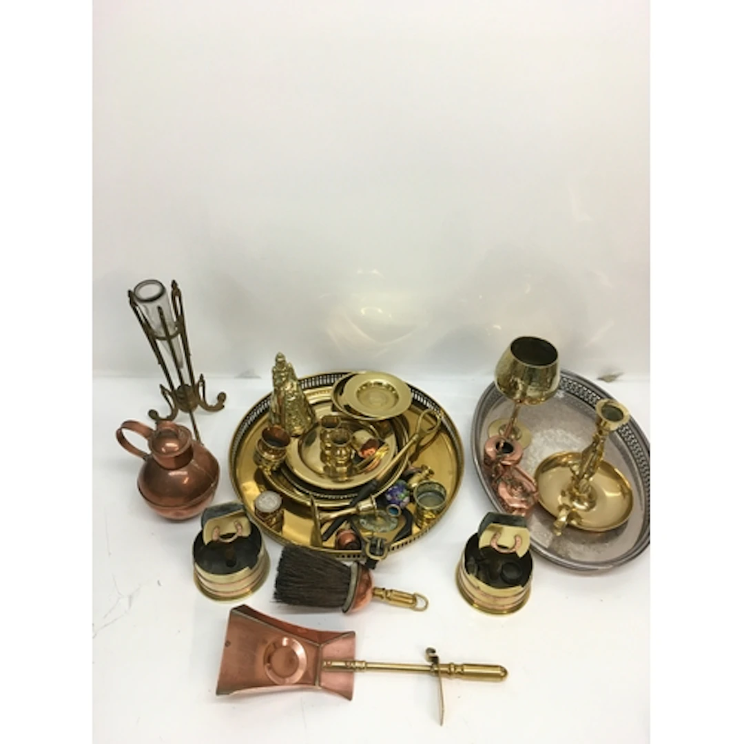 A collection of brass and copperware NO RESERVE