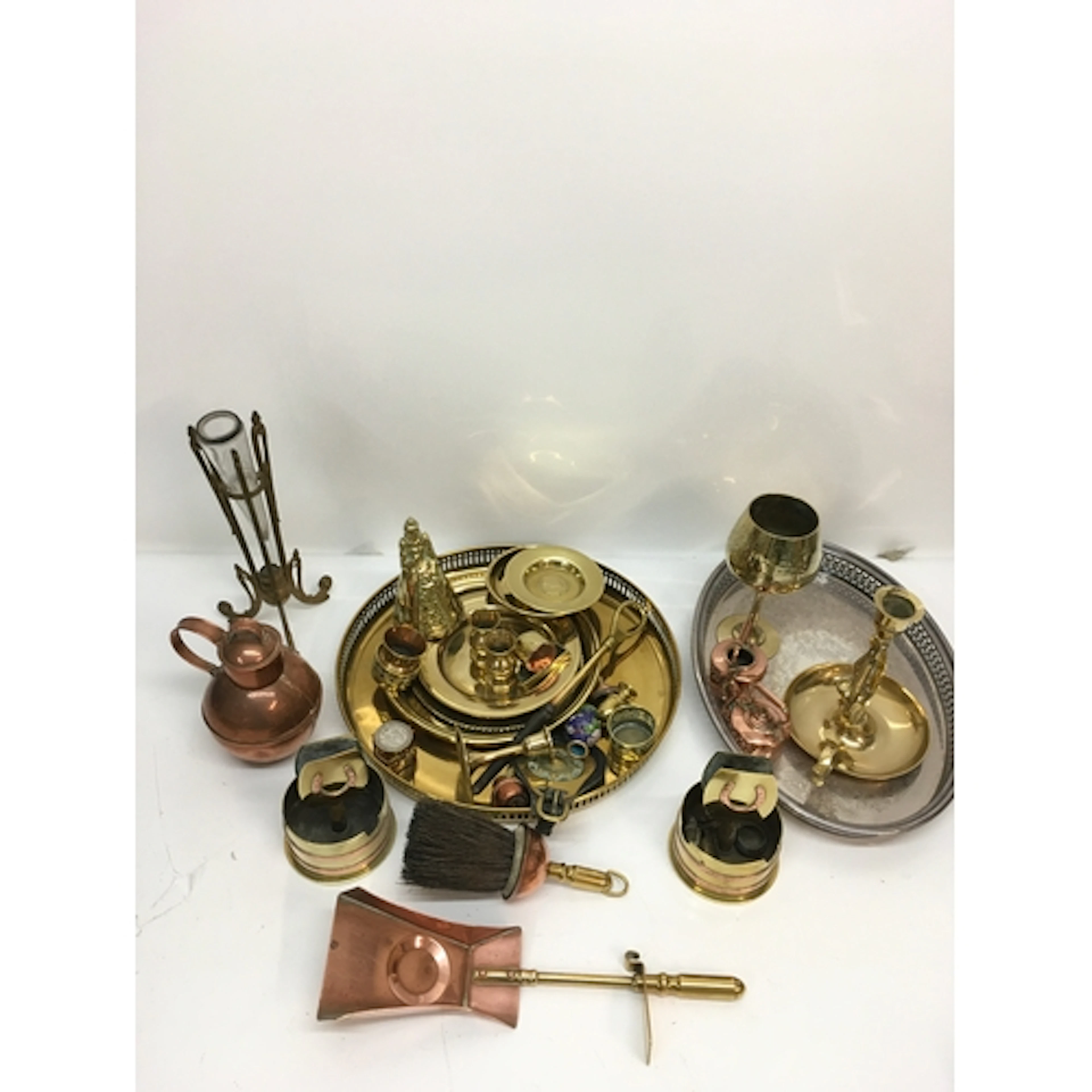 A collection of brass and copperware NO RESERVE