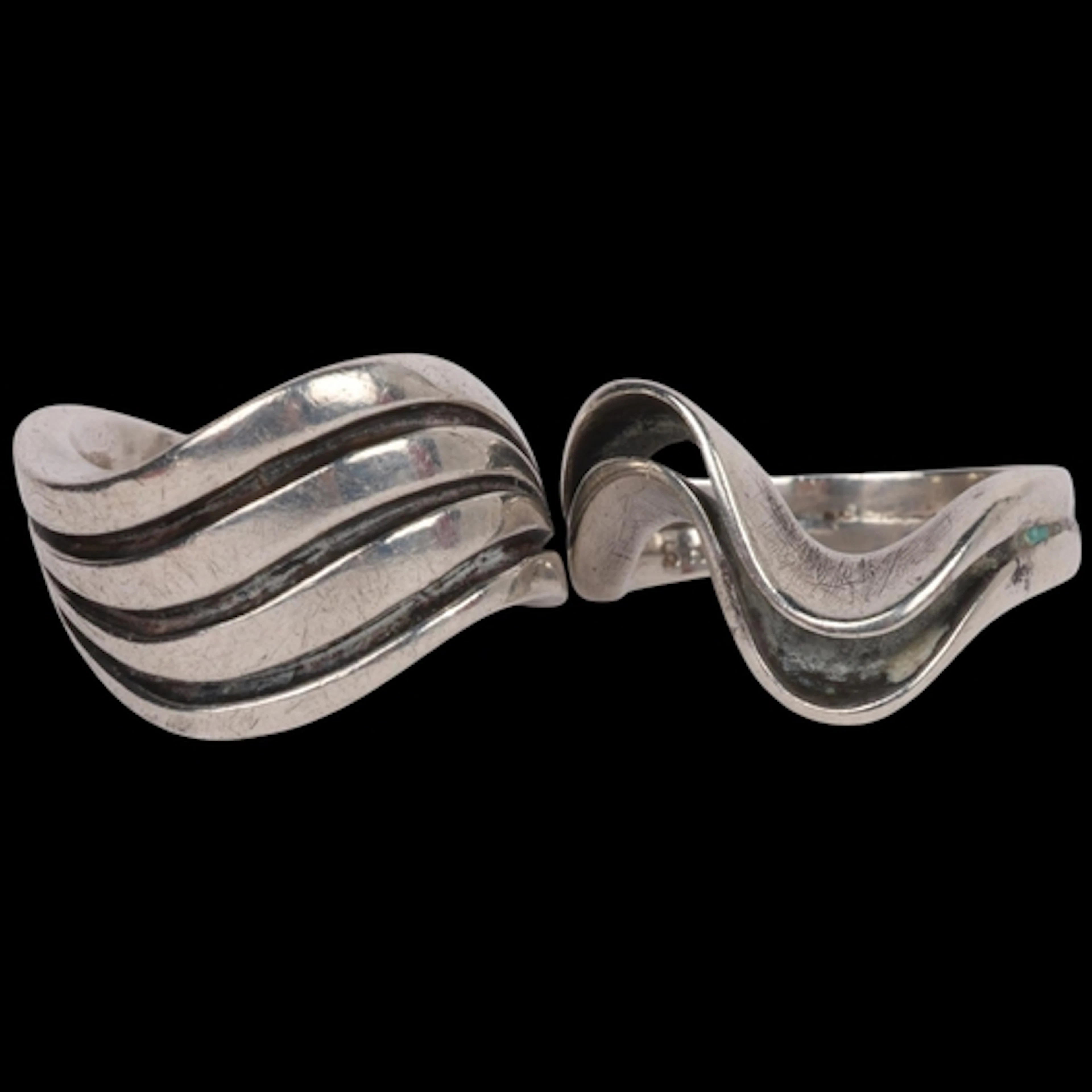 2 Continental modernist sterling silver abstract band rings,...