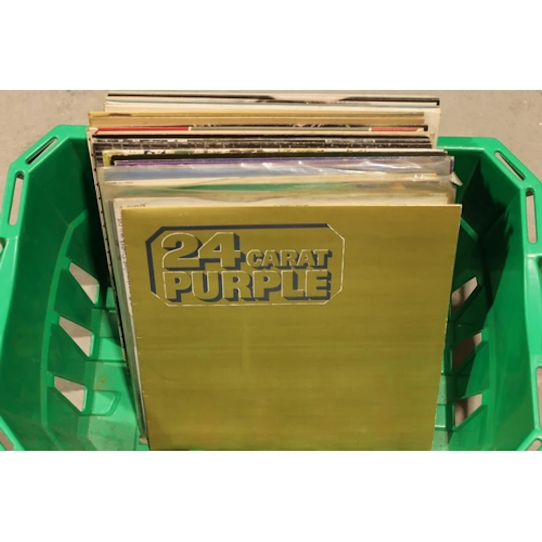 Box containing mixed vinyl records to include Cat Stevens, D...