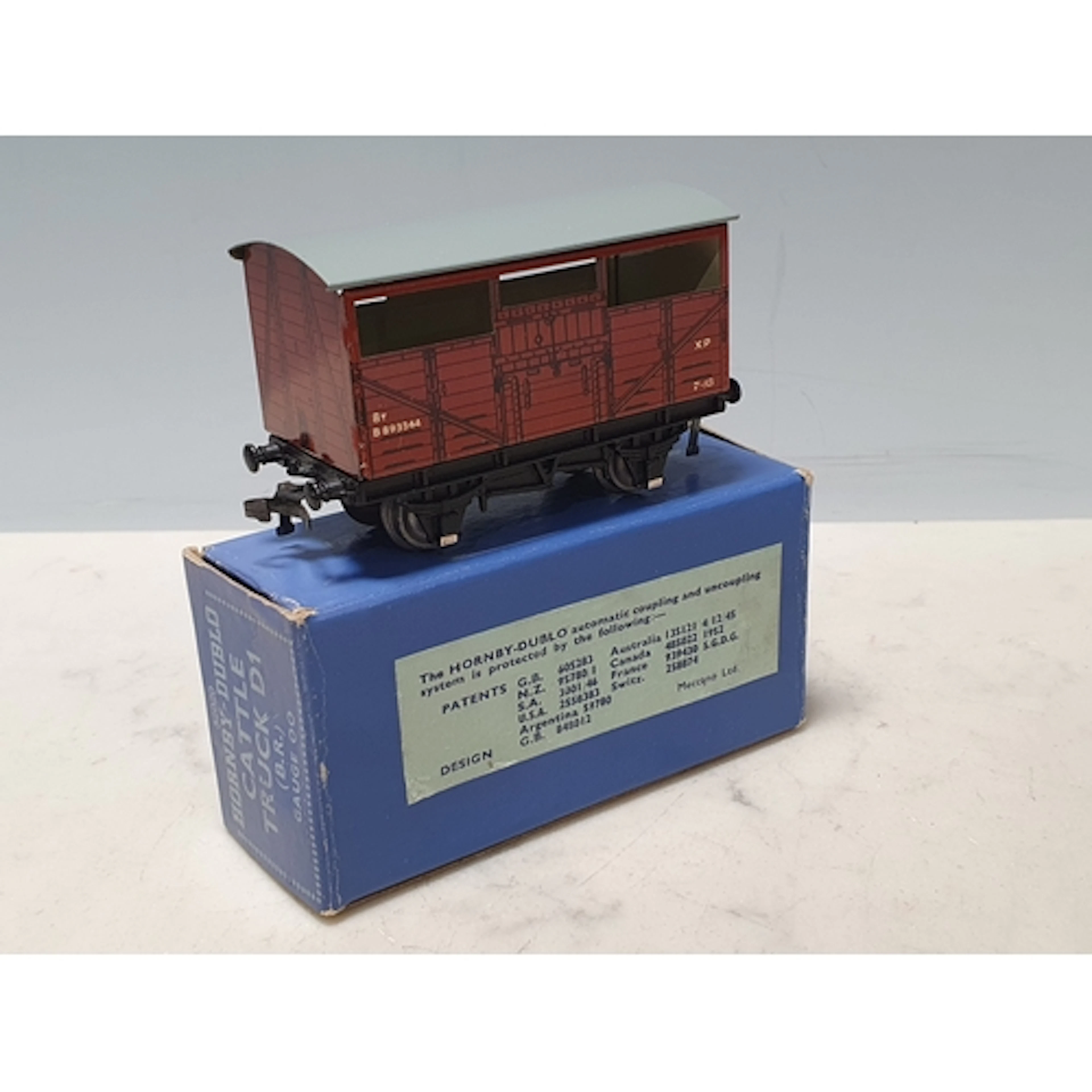 A boxed Hornby Dublo Export D1 Cattle Wagon, M, box with Pat...