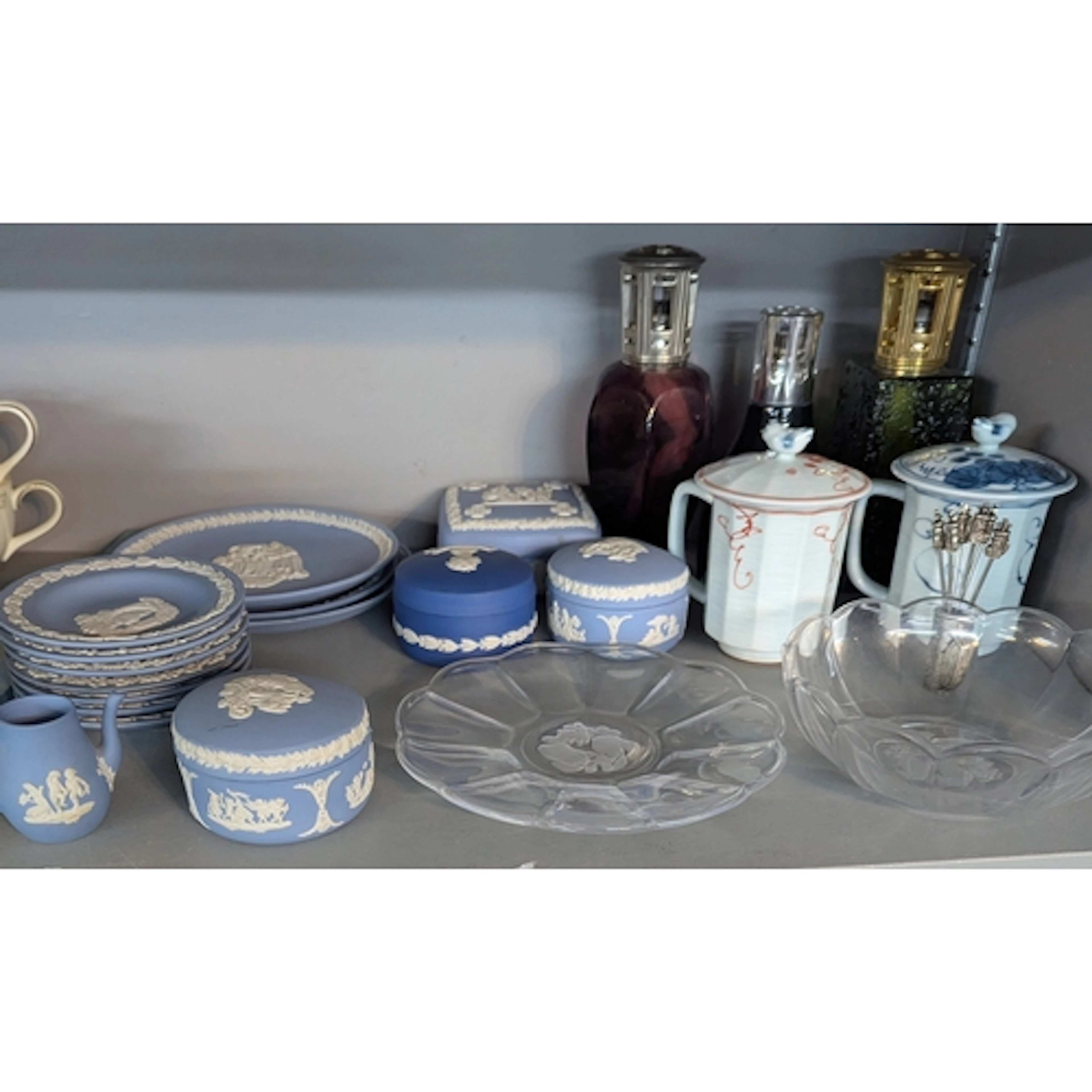 Mixed collectables to include a selection of Wedgwood Jasper...