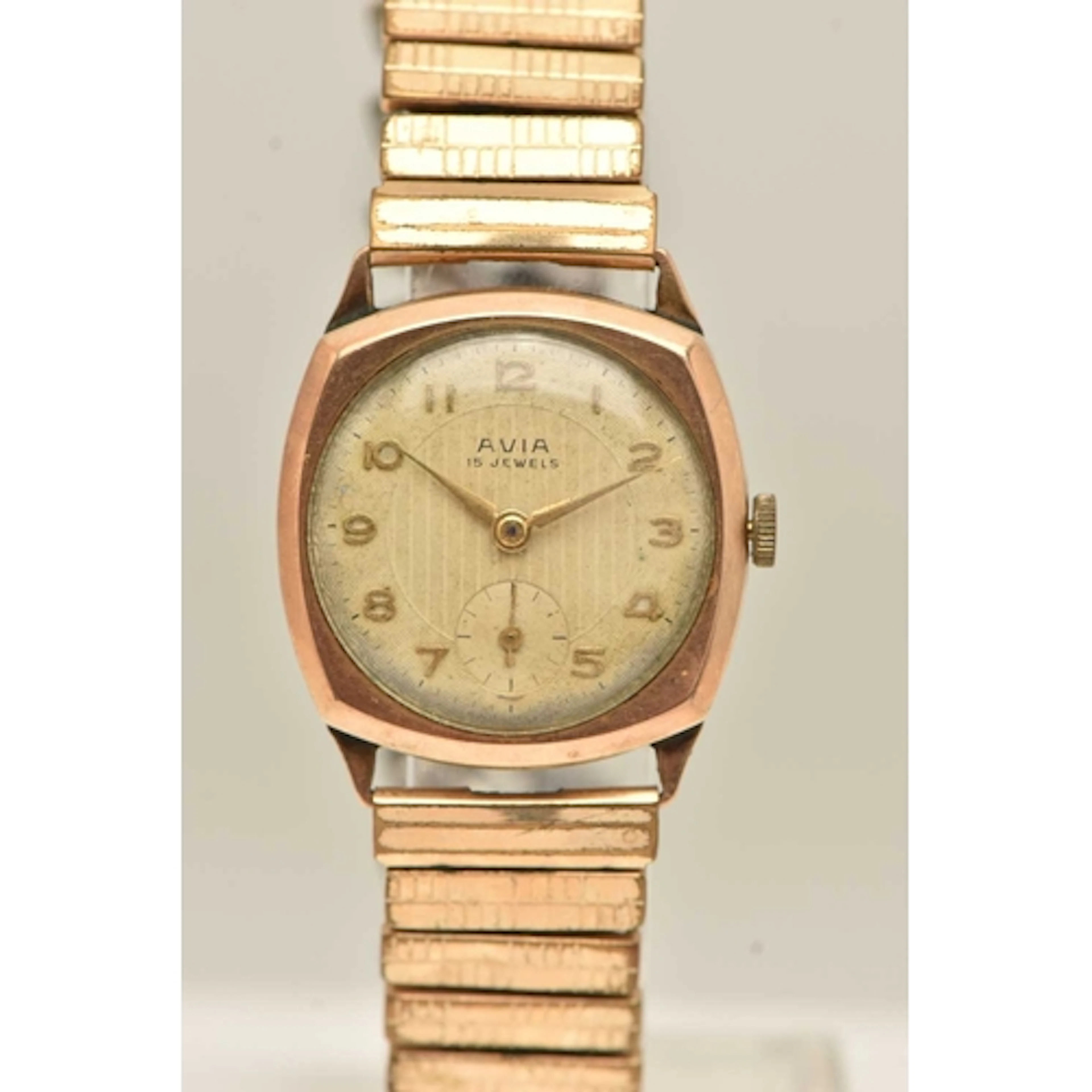 A 9CT GOLD CASED 'AVIA' WRISTWATCH, manual wind, round gold ...