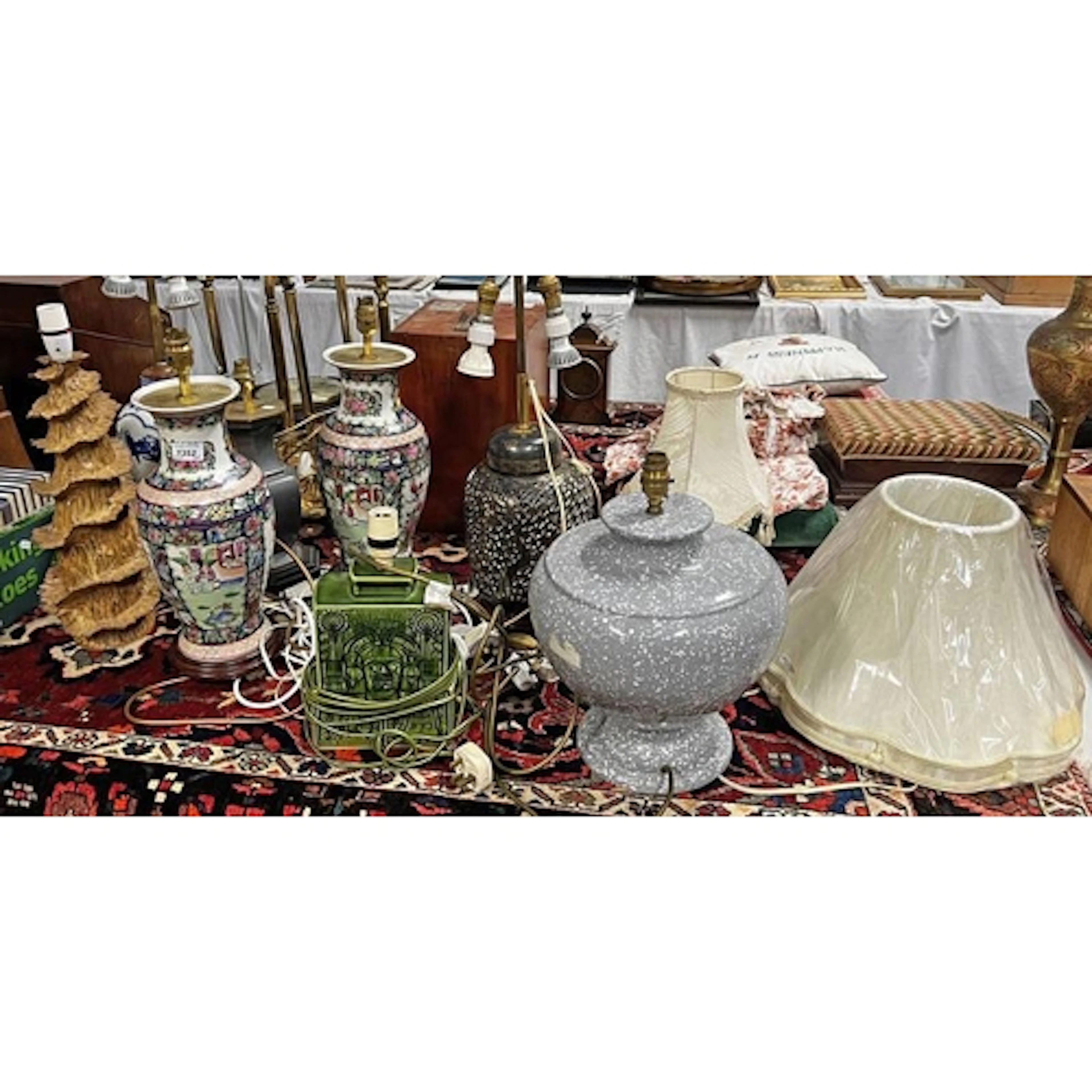 SELECTION OF TABLE LAMPS TO INCLUDE A PAIR OF CHINESE VASE L...