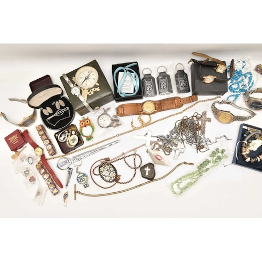 A BOX OF ASSORTED ITEMS, to include a white metal open face ...