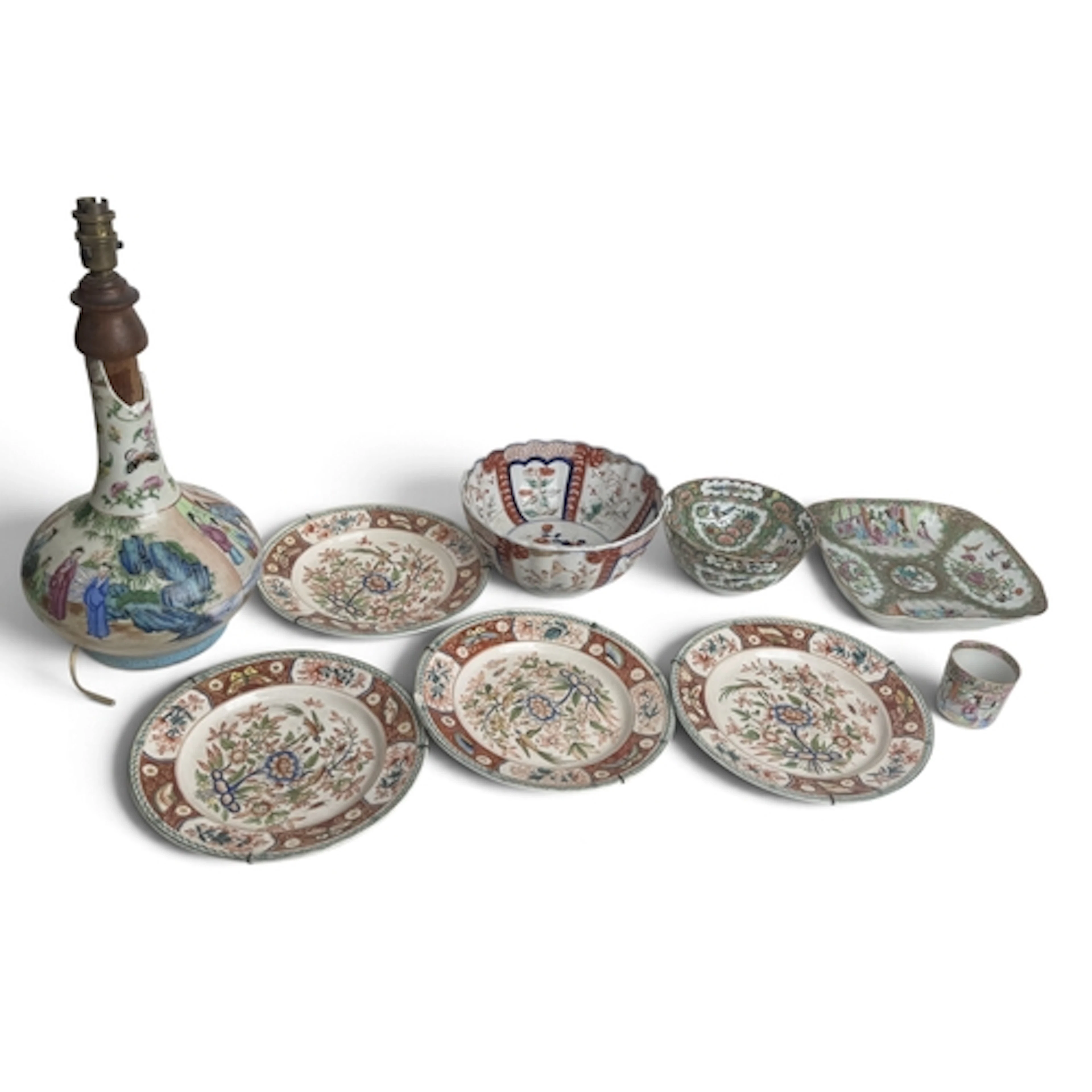 FOUR PIECES OF CANTON WARE PORCELAIN TOGETHER WITH AN IMARI ...