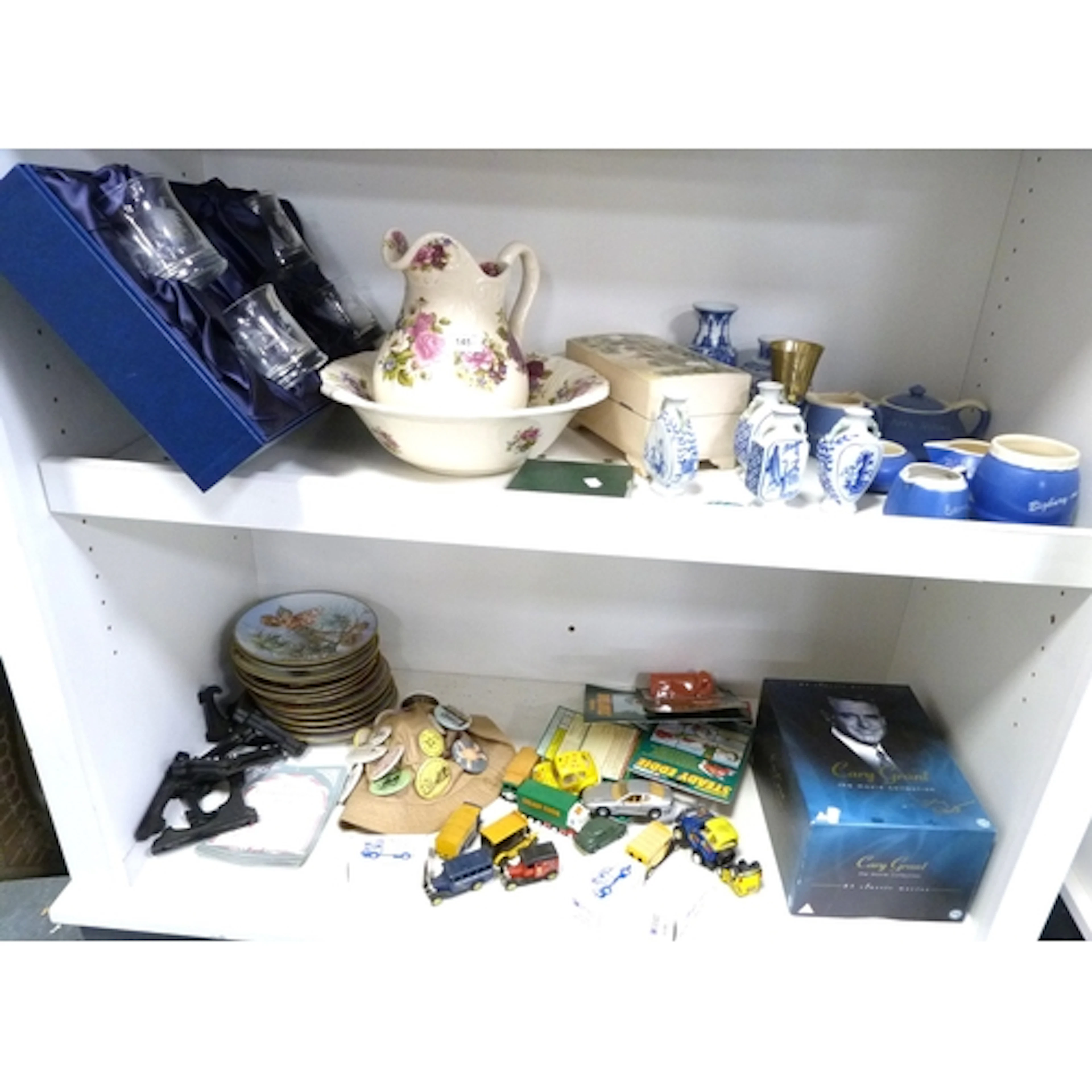 Two shelves of ceramics and glass to include modern Chinese ...