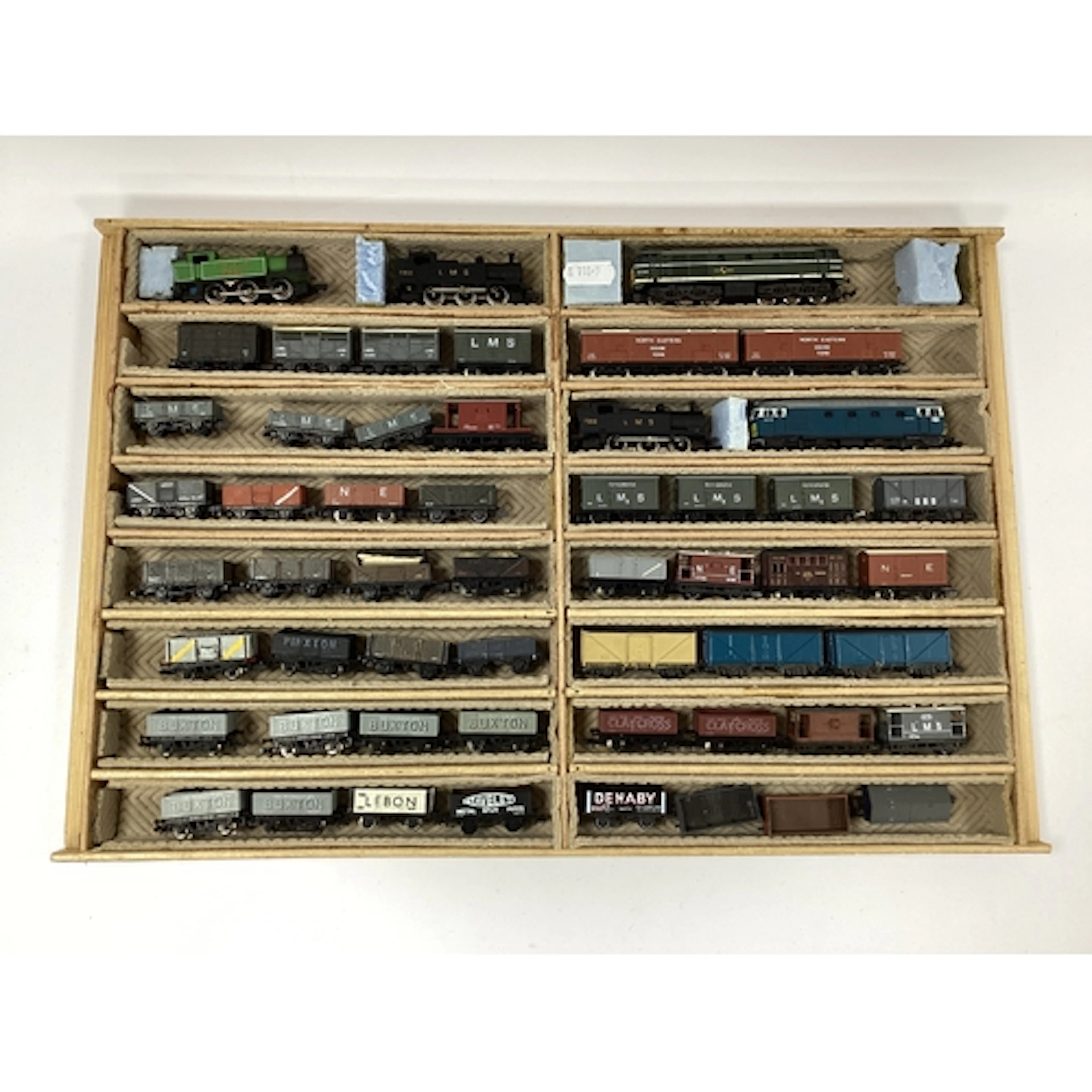 A quantity of 'N' gauge model railway items predominantly by...