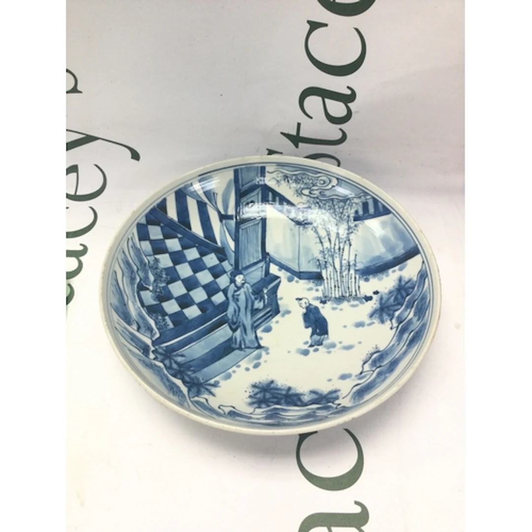 A Chinese blue and white porcelain dish decorated with a fig...
