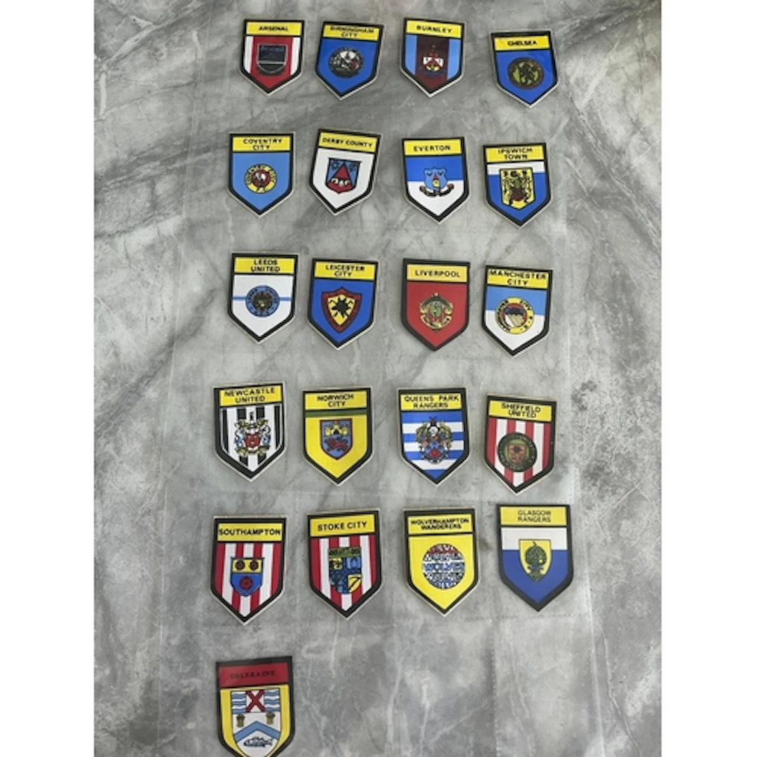 Babs Soccer Shield Football Cards: Team badges from the hard...