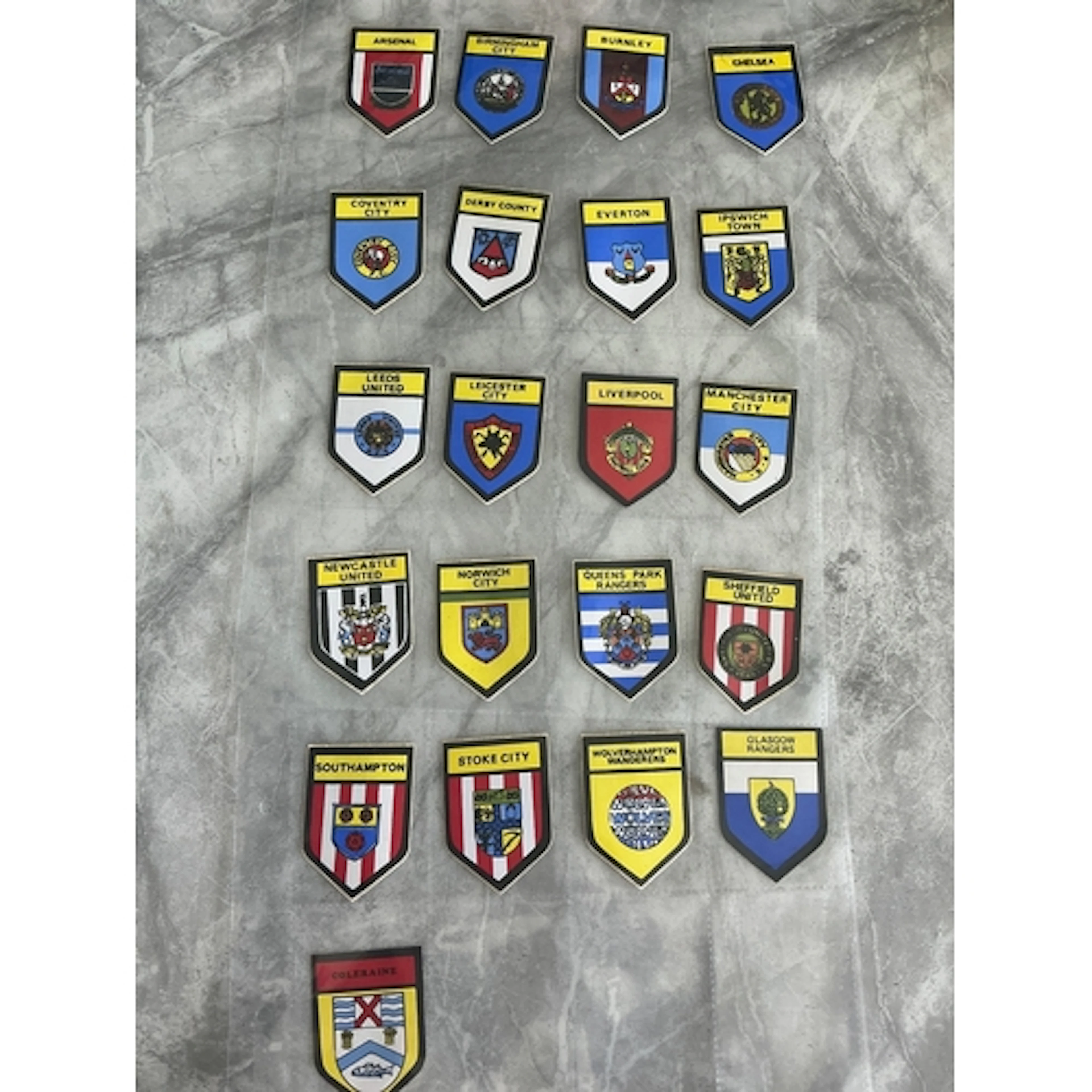 Babs Soccer Shield Football Cards: Team badges from the hard...
