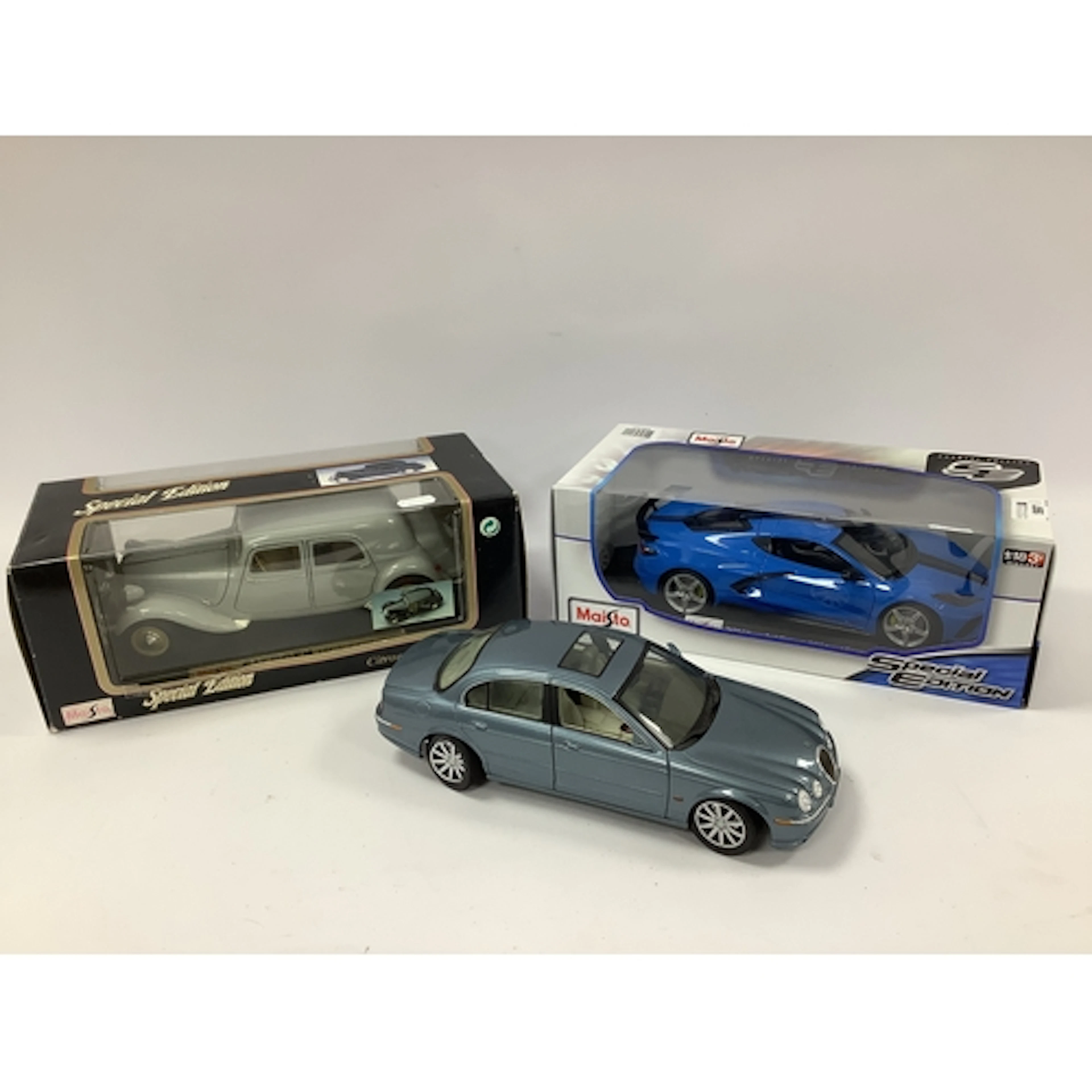 Three 1:18th scale diecast model cars by Maisto to comprisin...
