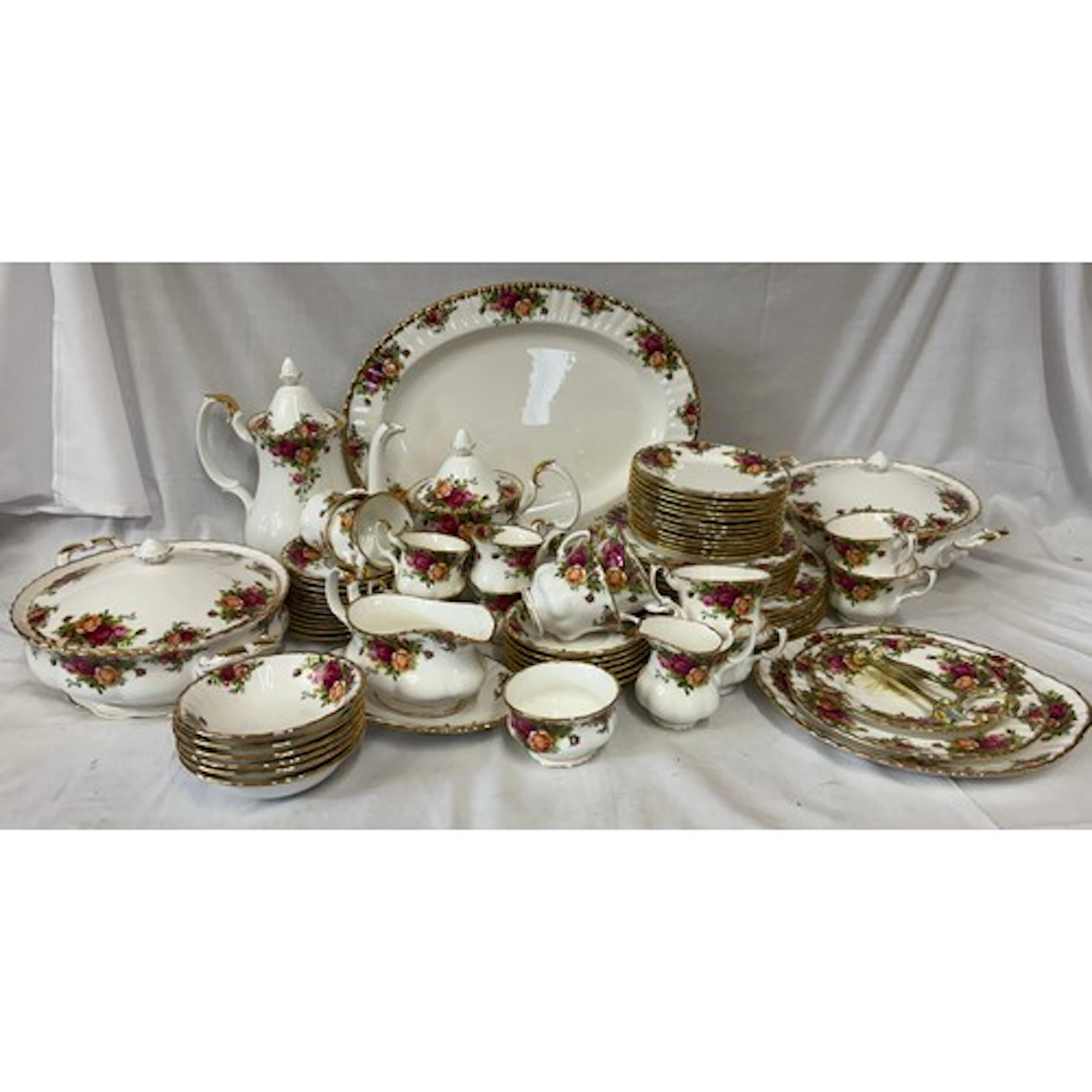 A collection of Royal Albert 'Old Country Roses' part dinne...