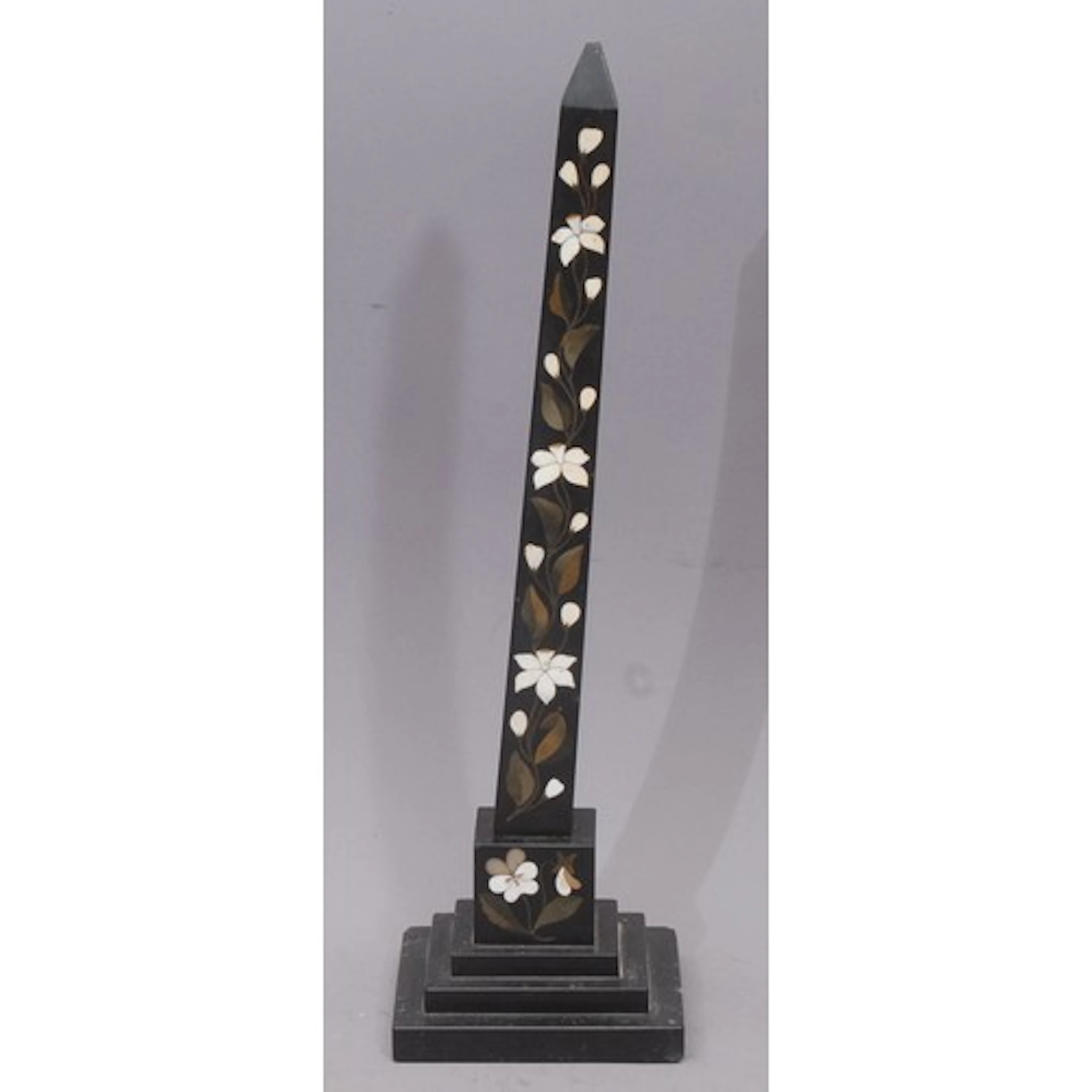 A 19th century Ashford marble lily of the valley pattern des...