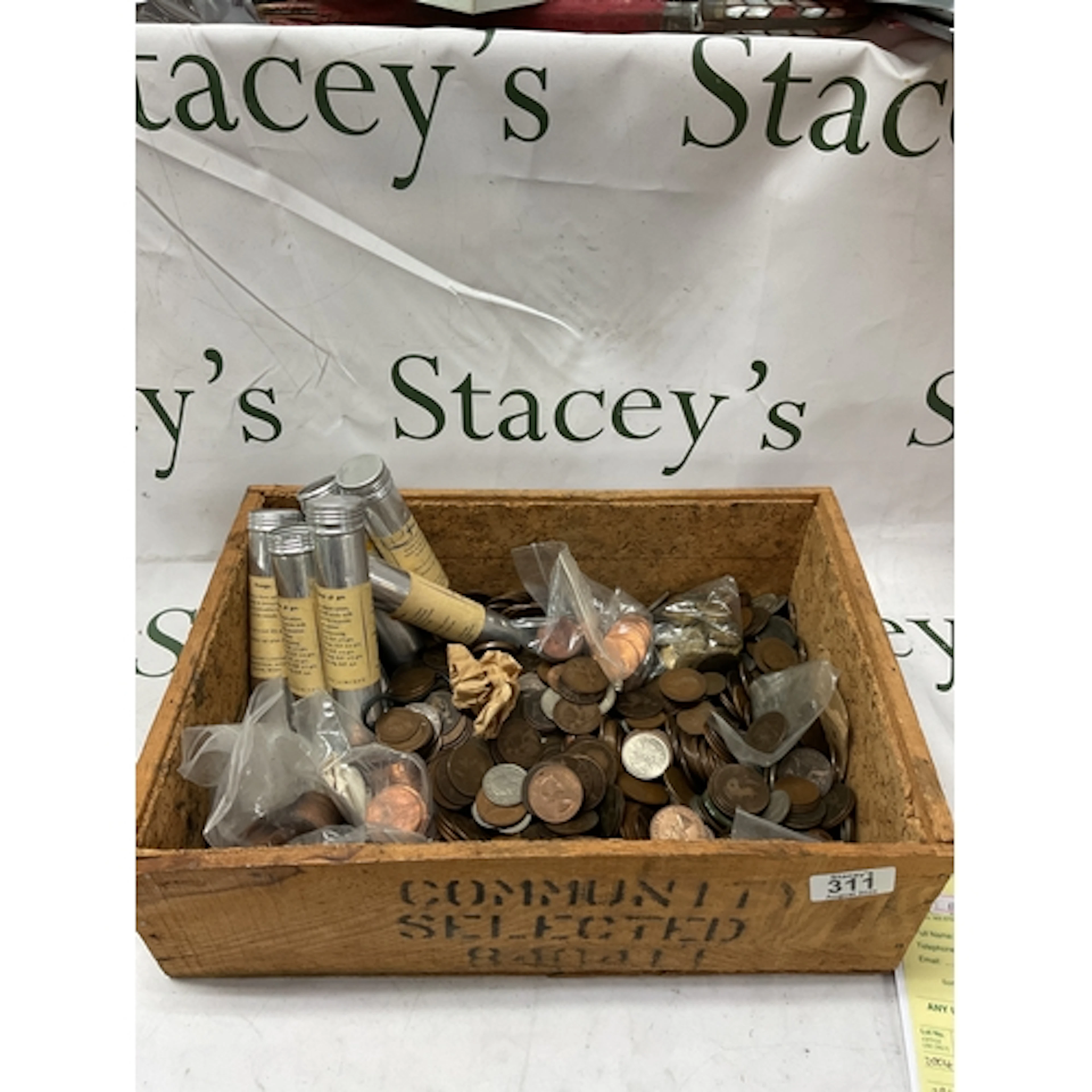 Wooden crate of coins to inc Victorian to QEIIR pennies, hal...