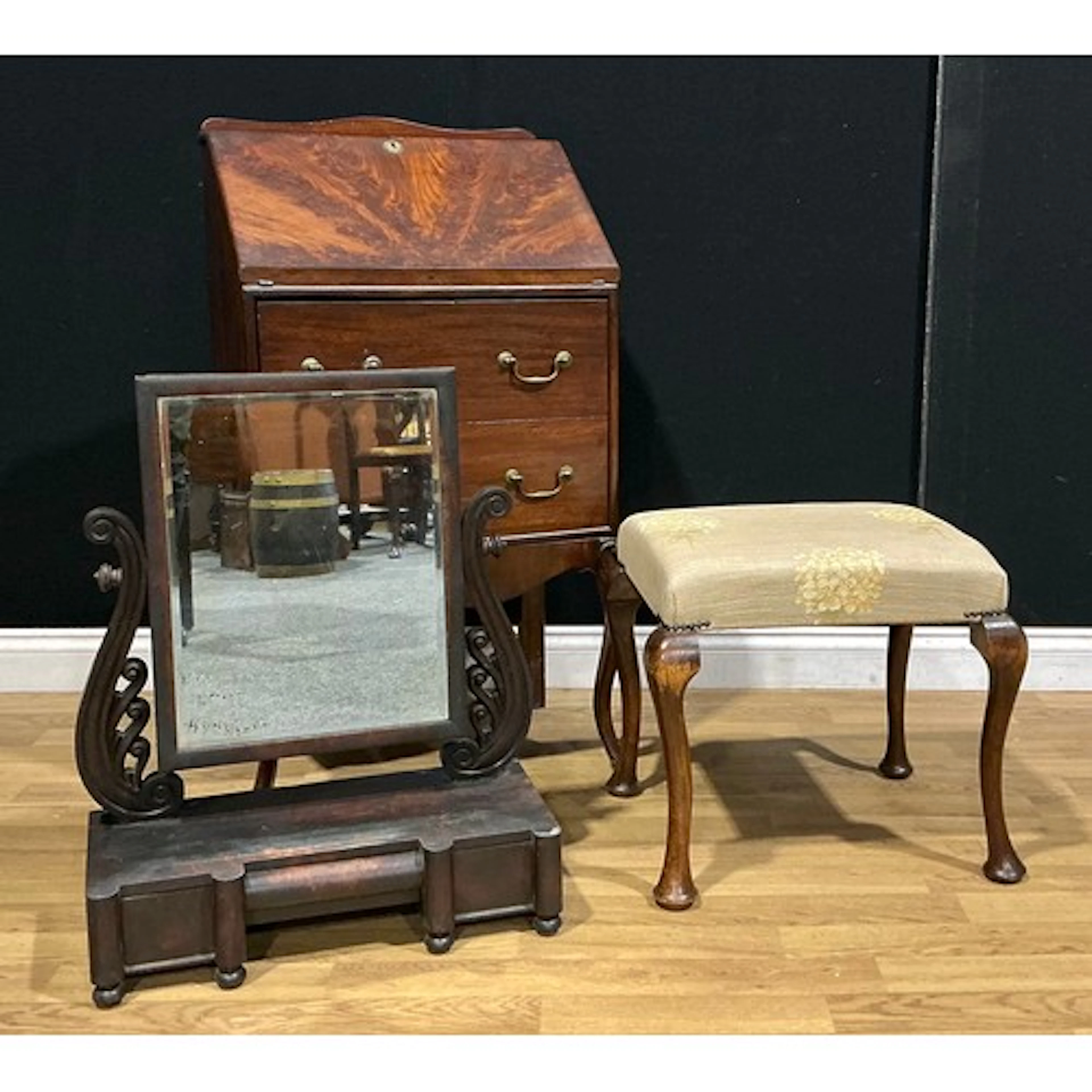 An early 20th century mahogany bureau, 105cm high, 61.5cm wi...
