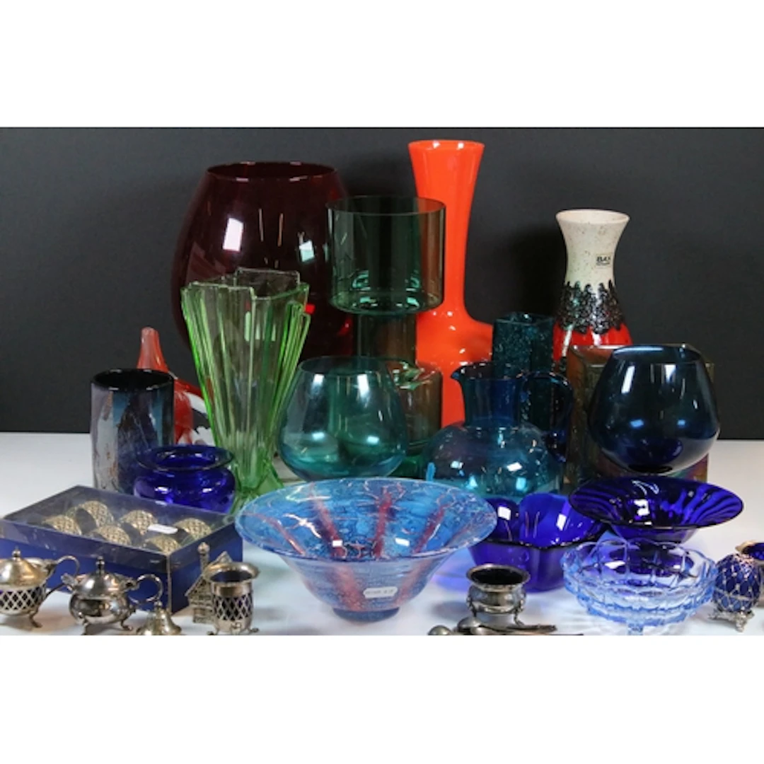 Collection of mid 20th century and later studio glass, to co...