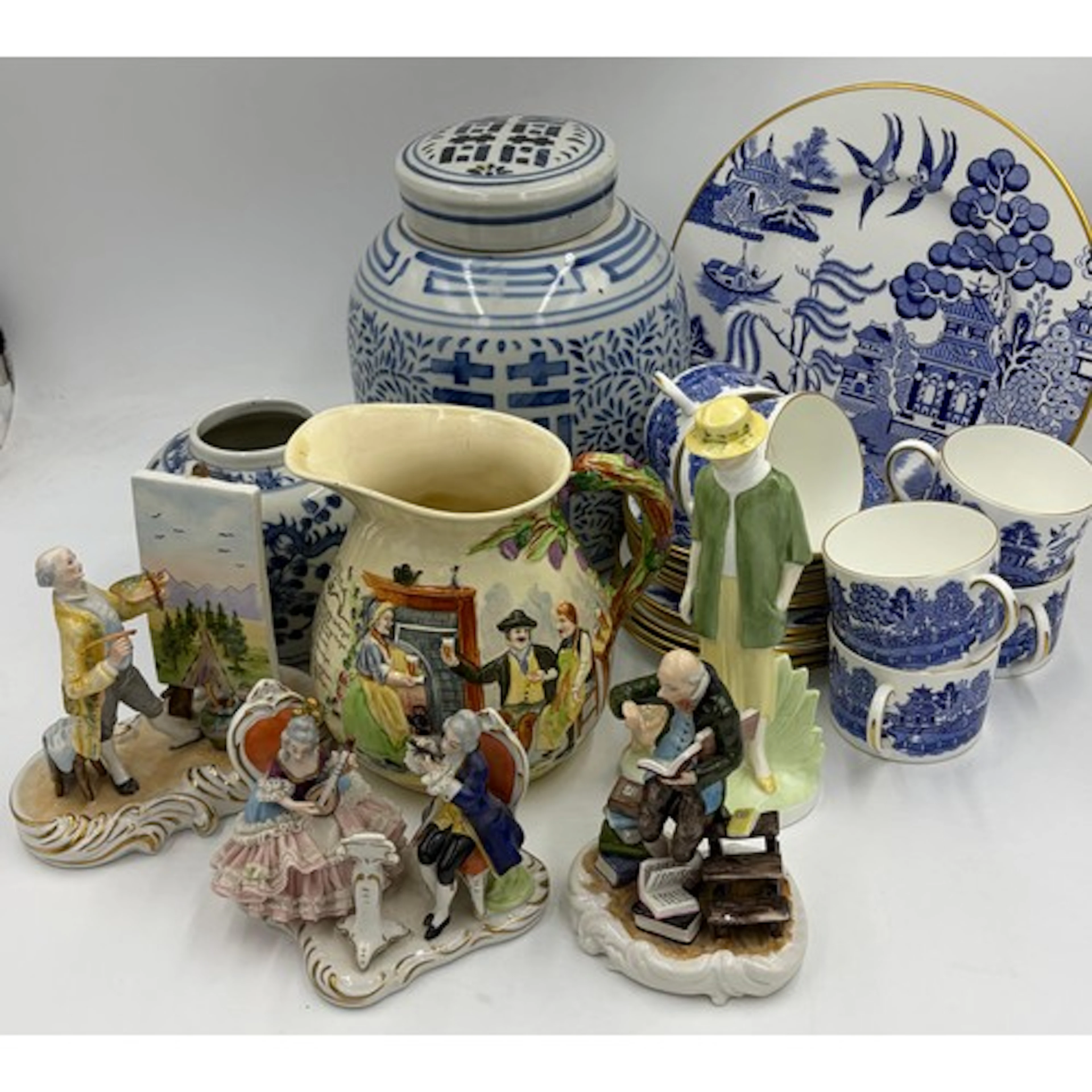A mixed lot of ceramics to include : a Crown Devon Fielding'...