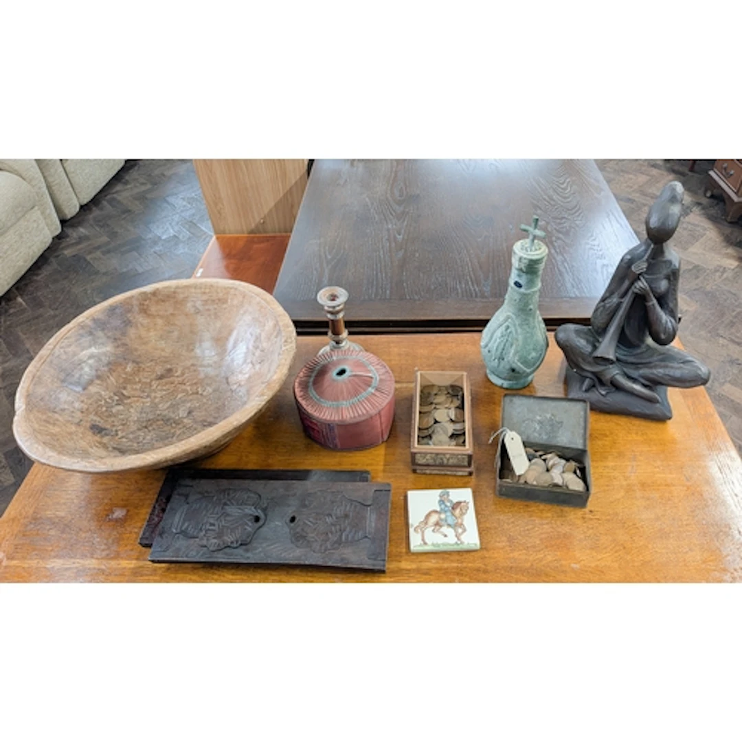 Collectables to include old carved wooden bowl, old coinage,...