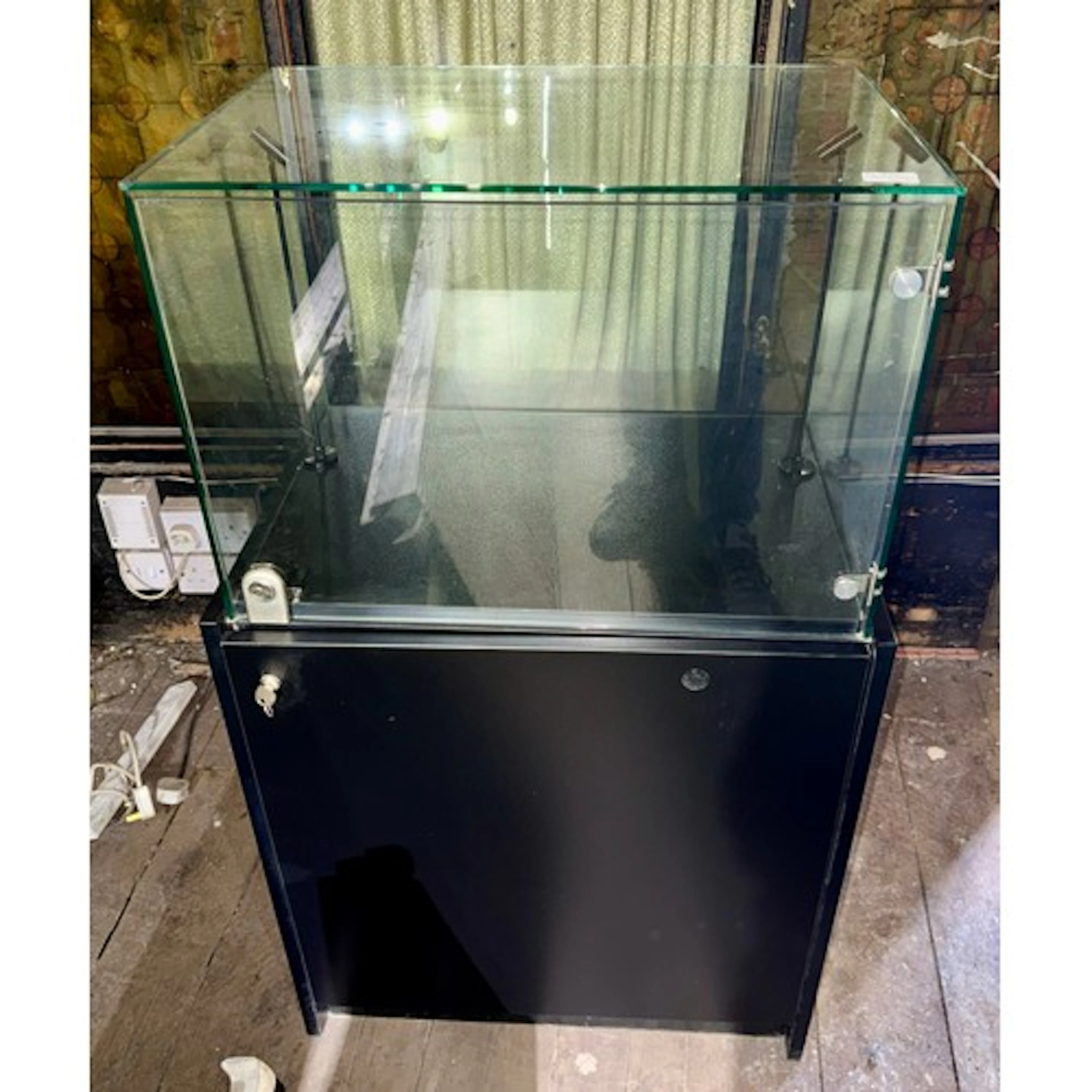 Modern display cabinet 'Stratton' with glass to top. 60cm w ...