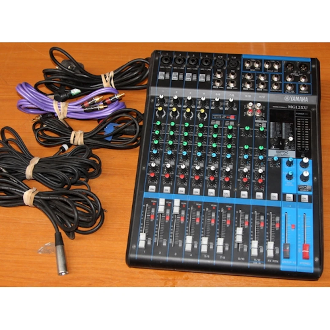Yamaha MG12XU 12 channel mixing console. Offered untested