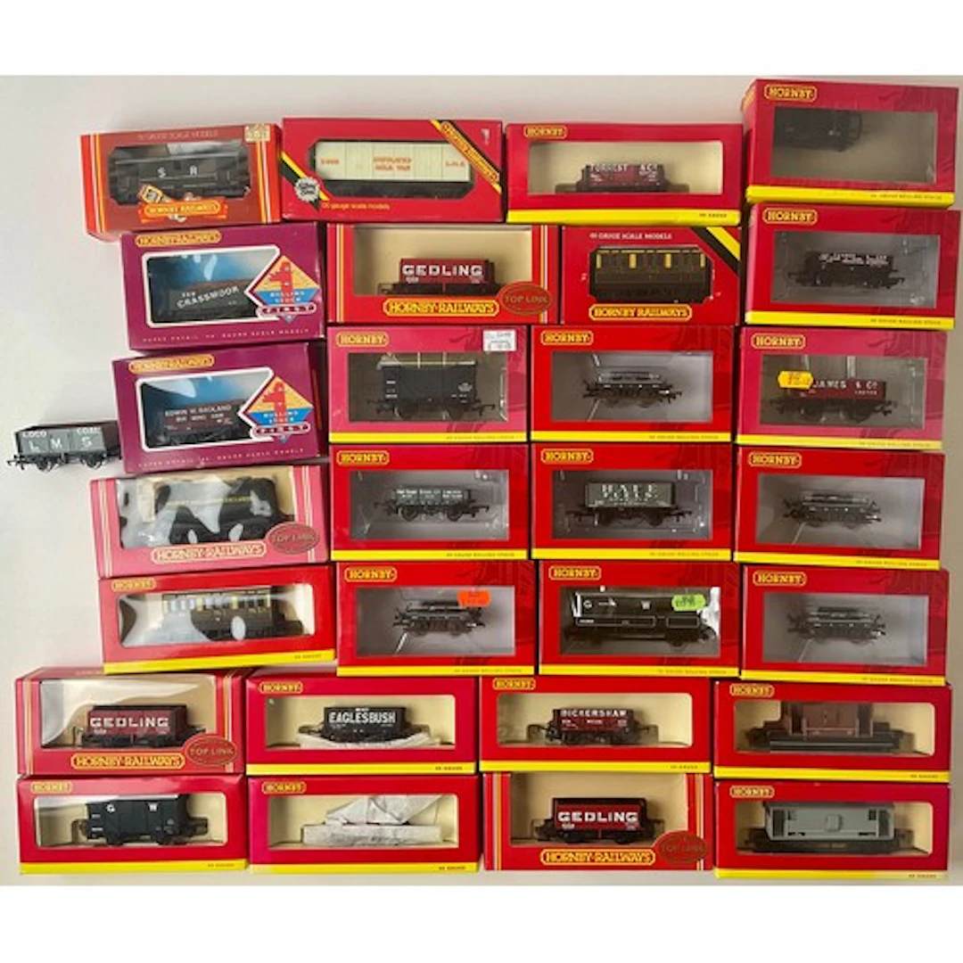Hornby Model Railways - A quantity of assorted wagons & roll...